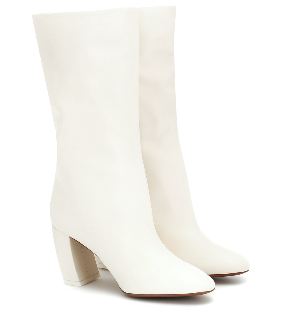 neous white boots