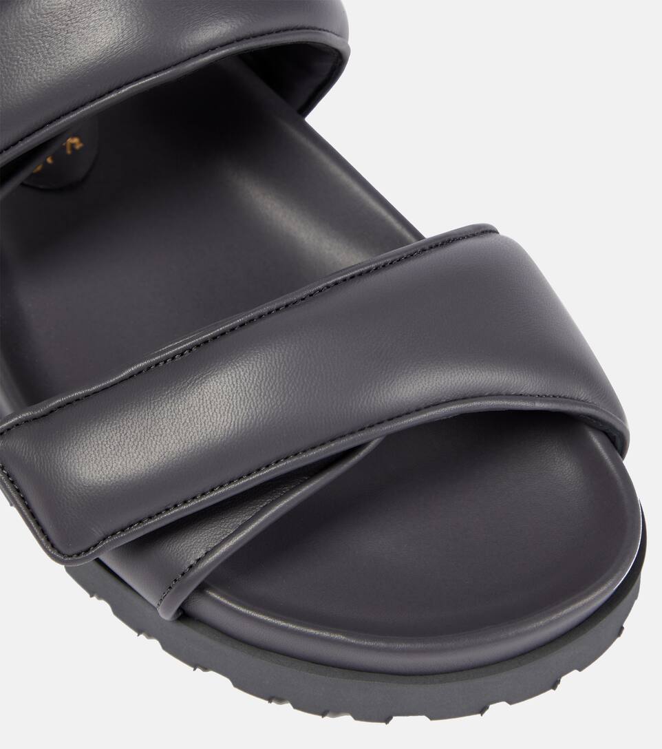 perni 11 sandals