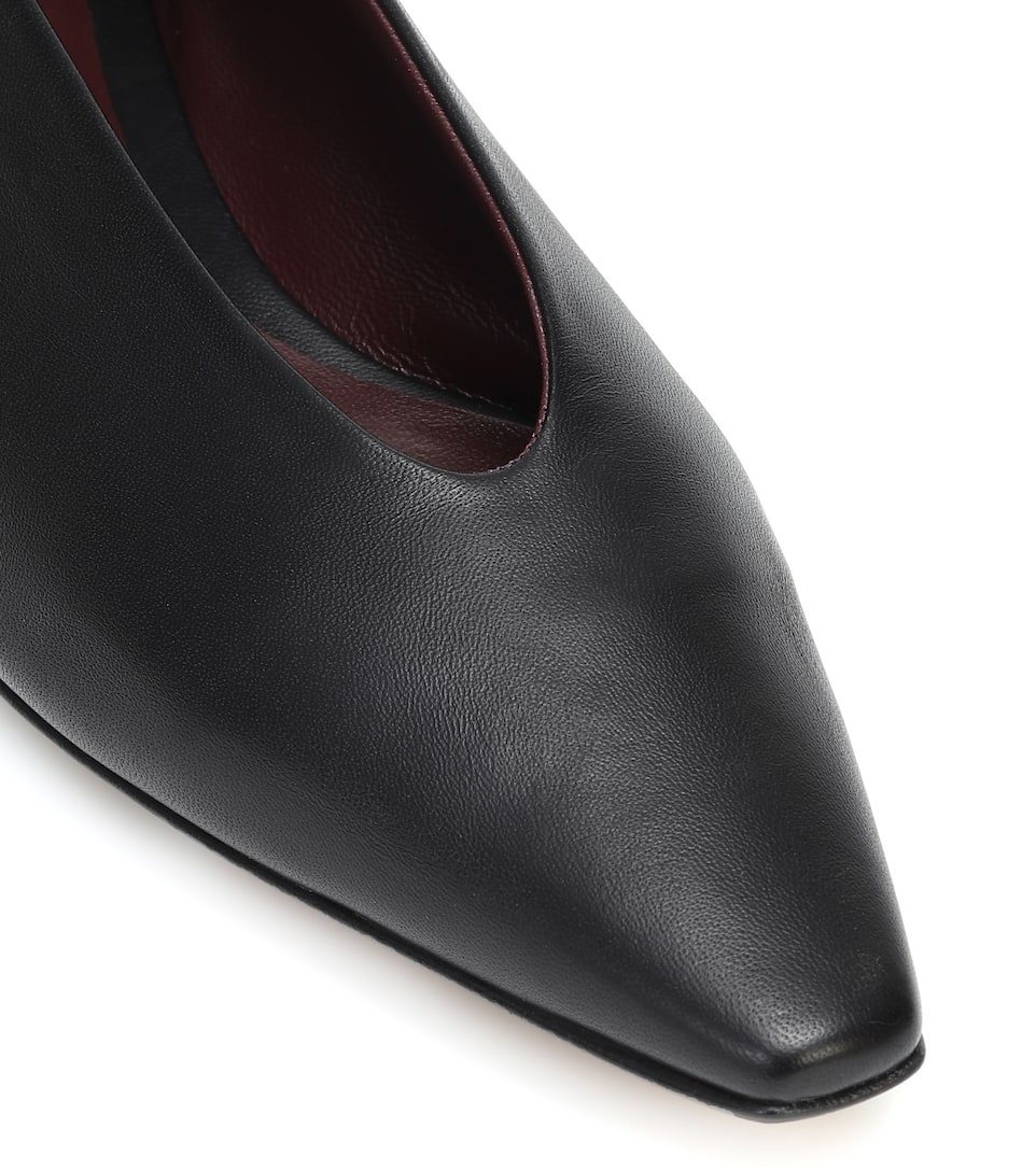 BOTTEGA VENETA ALMOND LEATHER BALLET FLATS,P00434587