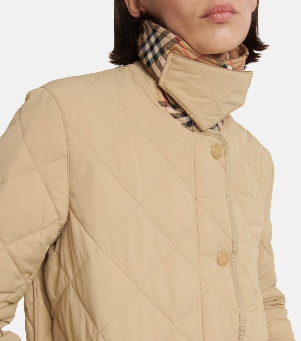 Arriba 72+ imagen how to clean burberry quilted jacket Abzlocal.mx