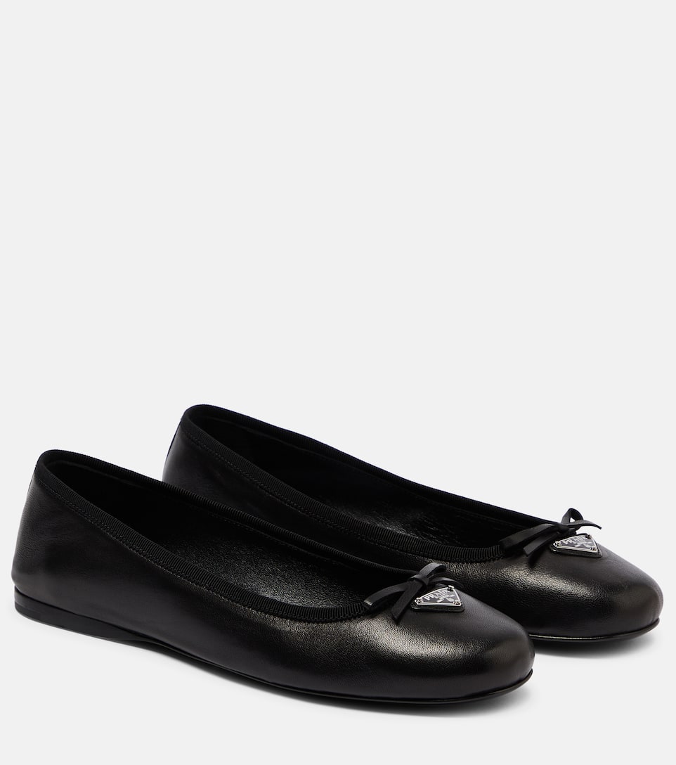 Add an elegant touch to your footwear edit with these ballet flats from Prada. Made in Italy from leather, this classic silhouette has rounded toes, dainty bows, and signature Trangolo plaques.