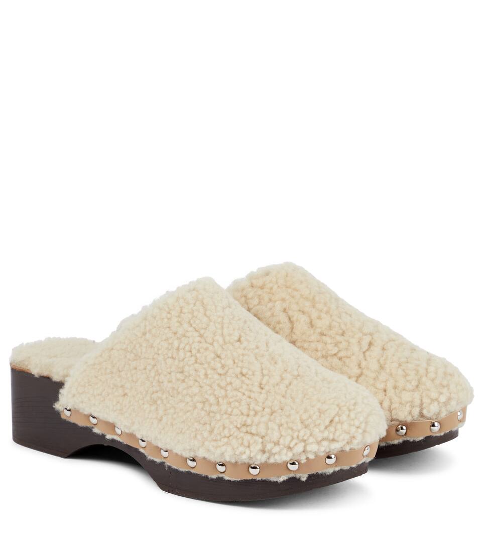 Τα clogs έχουν και χειμωνιάτικη εκδοχή και δεν περιμέναμε ποτέ ότι θα μας αρέσει, αλλά μας αρέσει - εικόνα 2