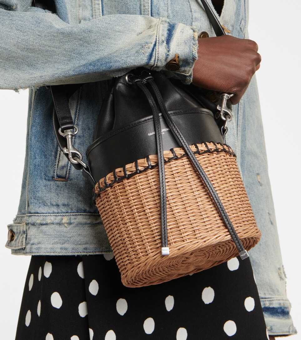 Saint Laurent - Bolso saco Small de piel y rafia | Mytheresa