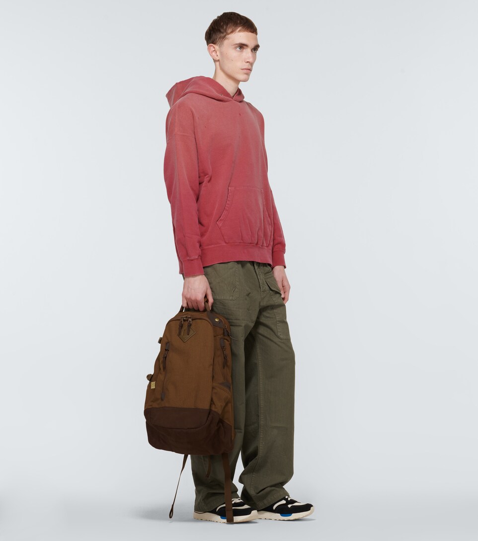 what fits in a 20l backpack