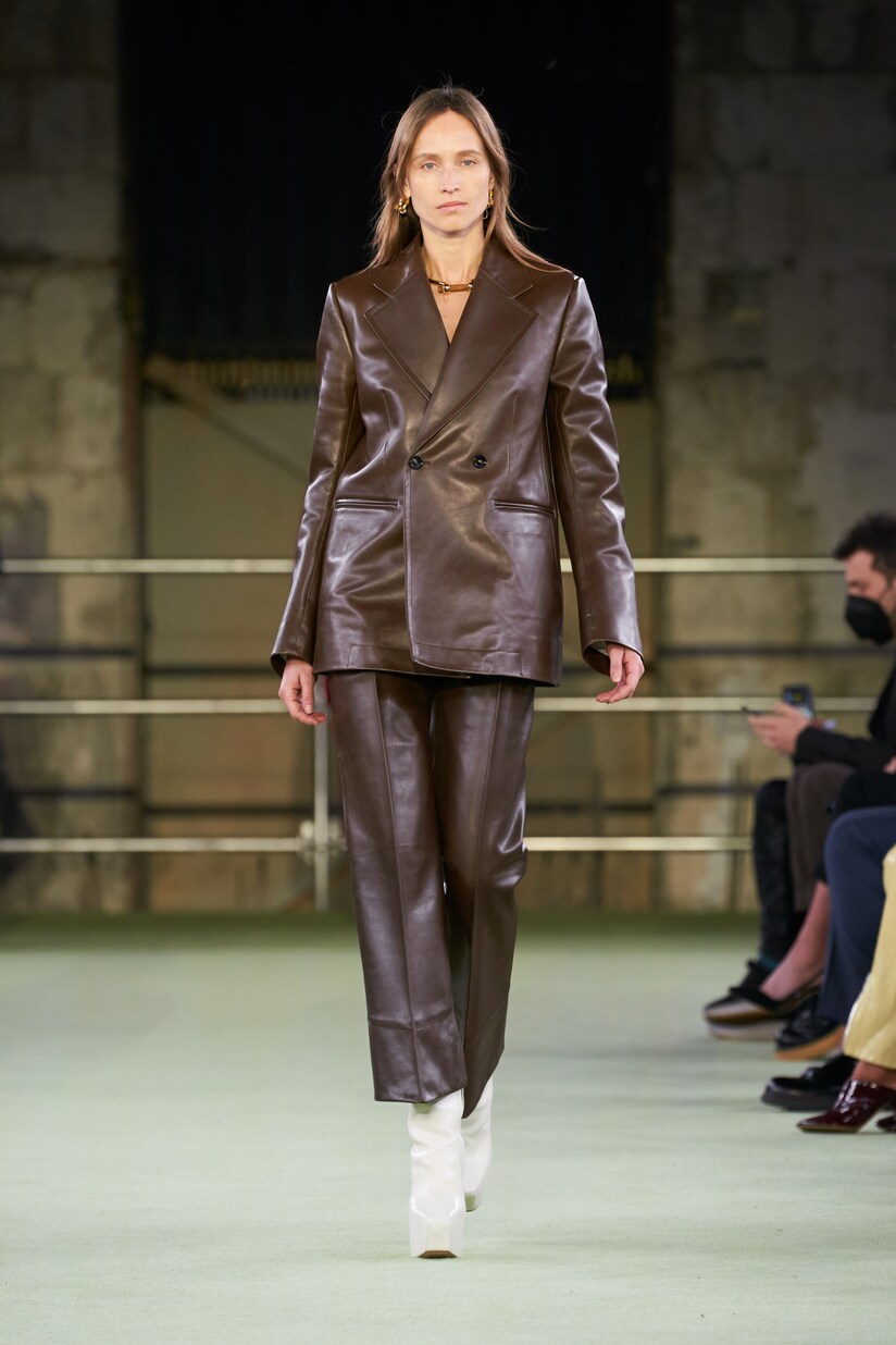 Mid Rise Cropped Leather Pants in Brown - Bottega Veneta | Mytheresa