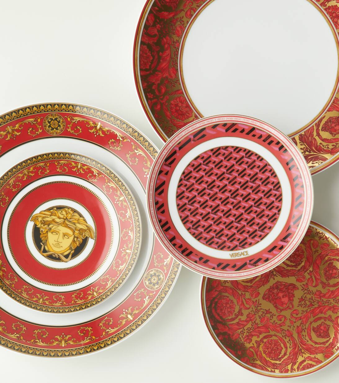 Medusa Porcelain Dinner Plate in Red Versace Home Mytheresa