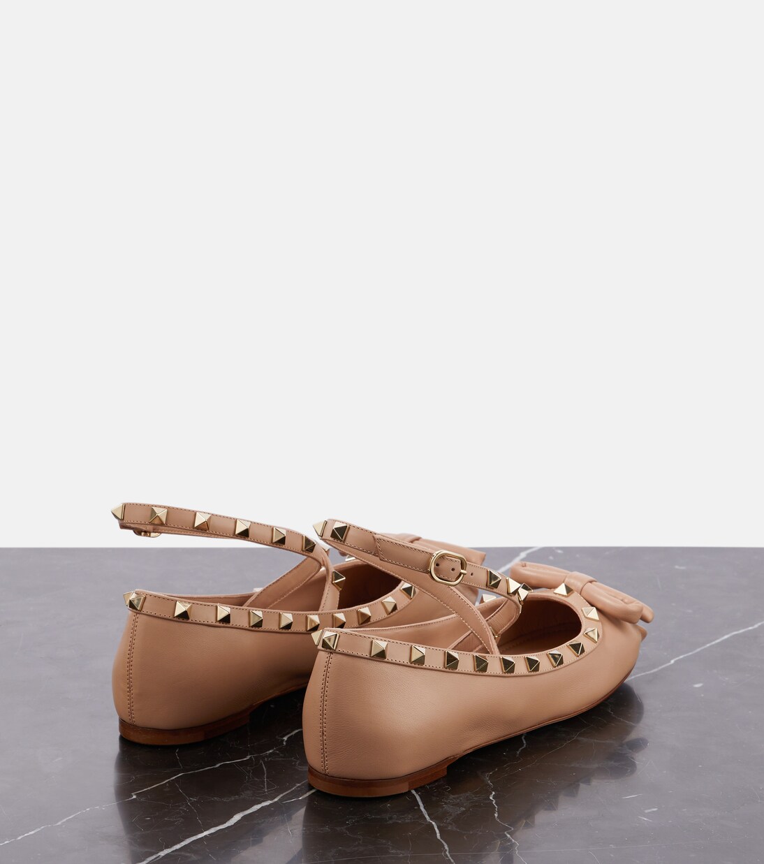 Rockstud leather ballet flats in beige - Valentino Garavani | Mytheresa