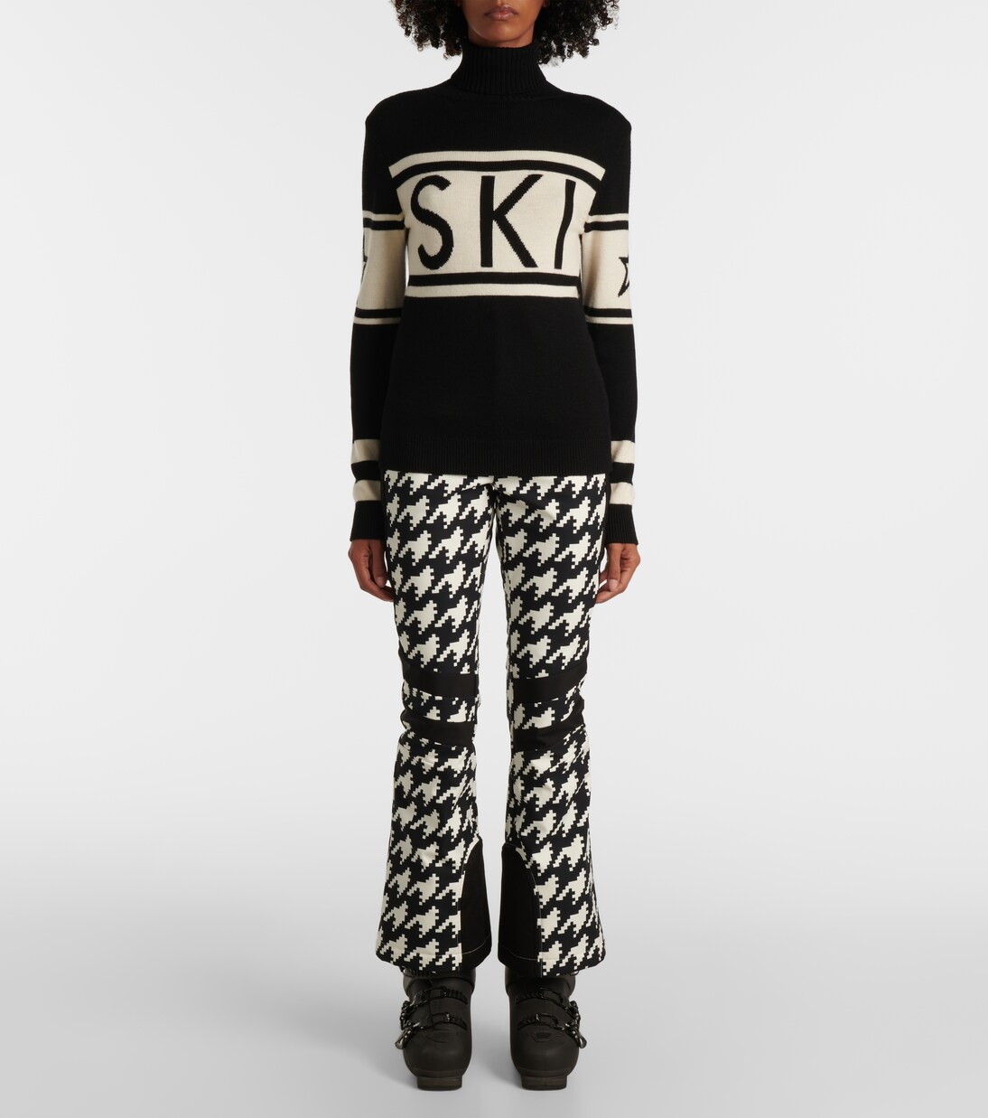 Schild Sweater in Black