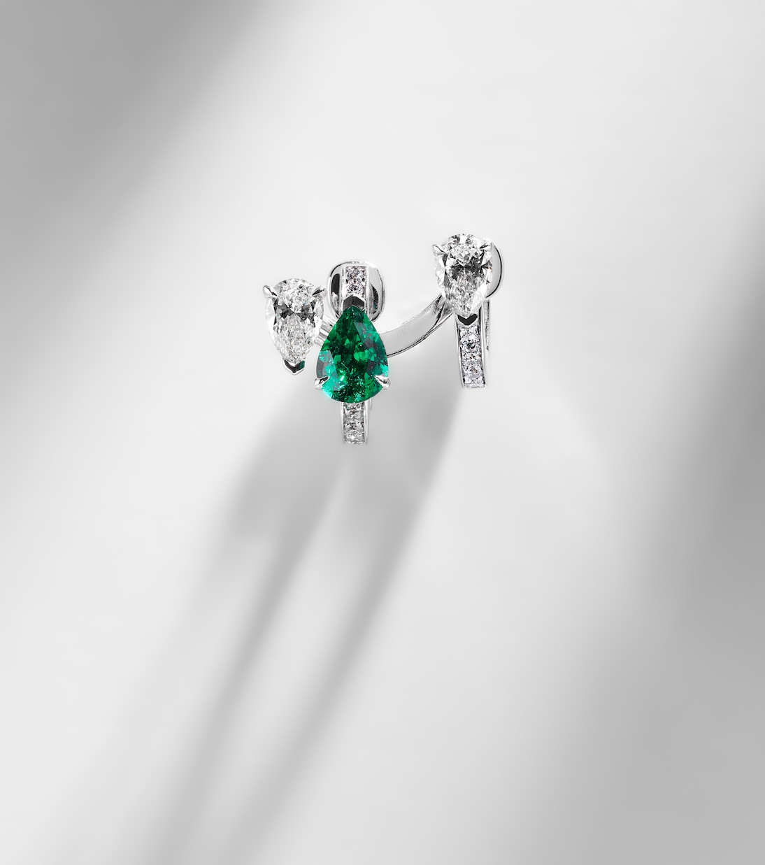 Serti Sur Vide 18kt white gold single earring with diamonds and 