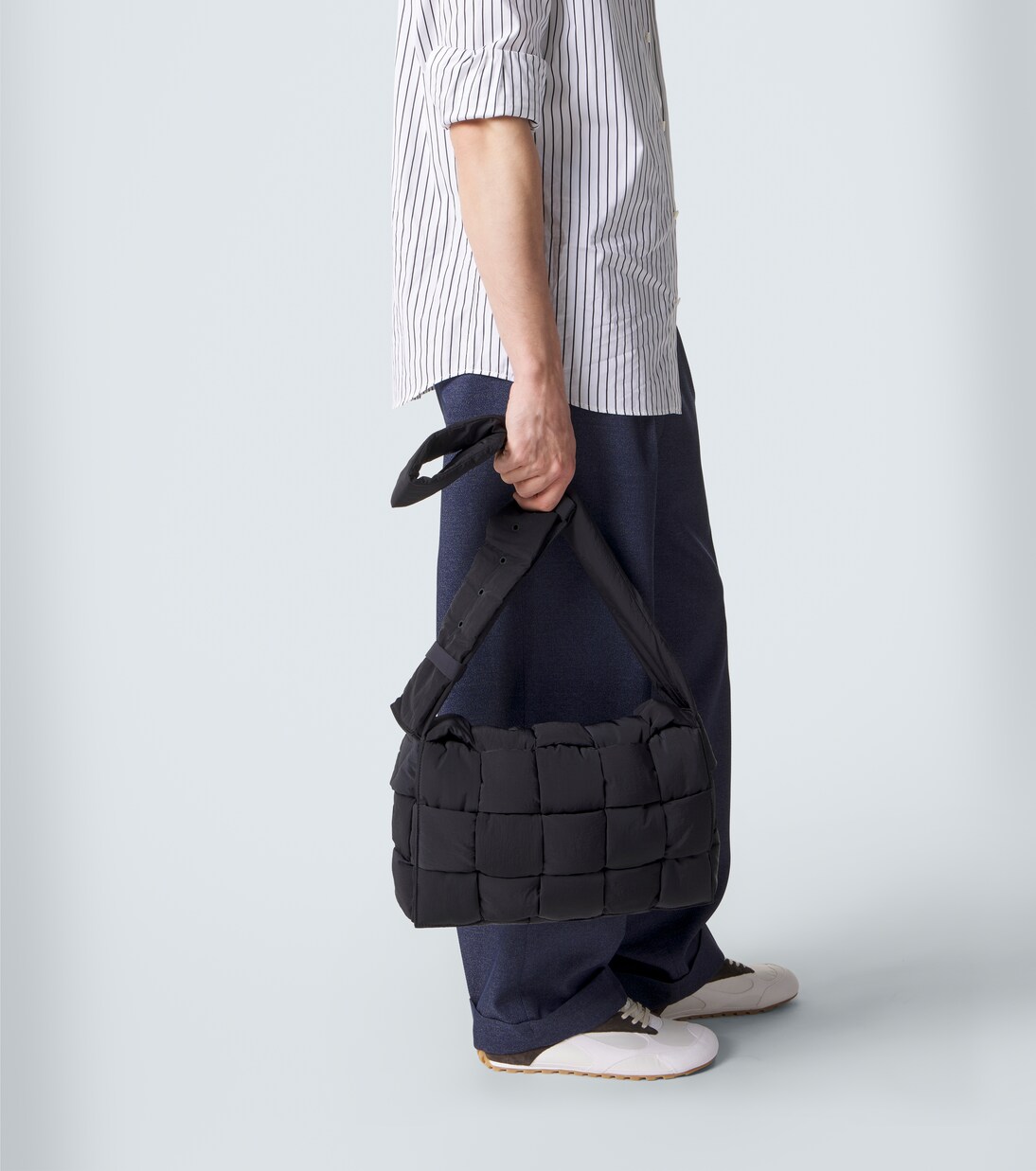 Messenger Bag Maxi Padded Tech Cassette in Schwarz - Bottega  