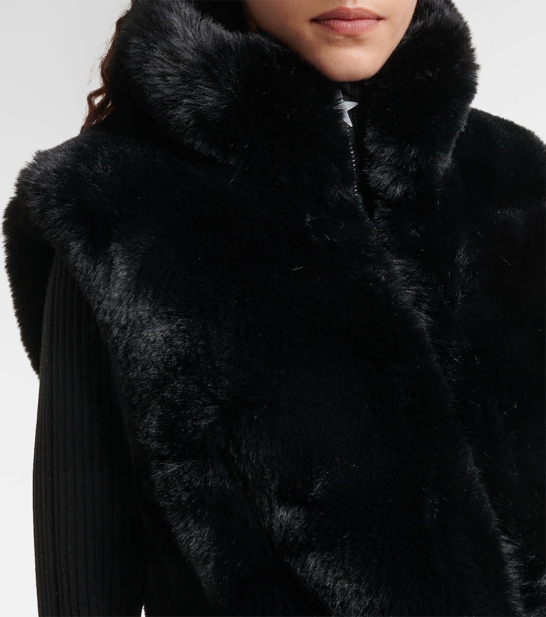 Faux Fur Vest Charcoal (26-28Nov $428, 之後批發價$498）