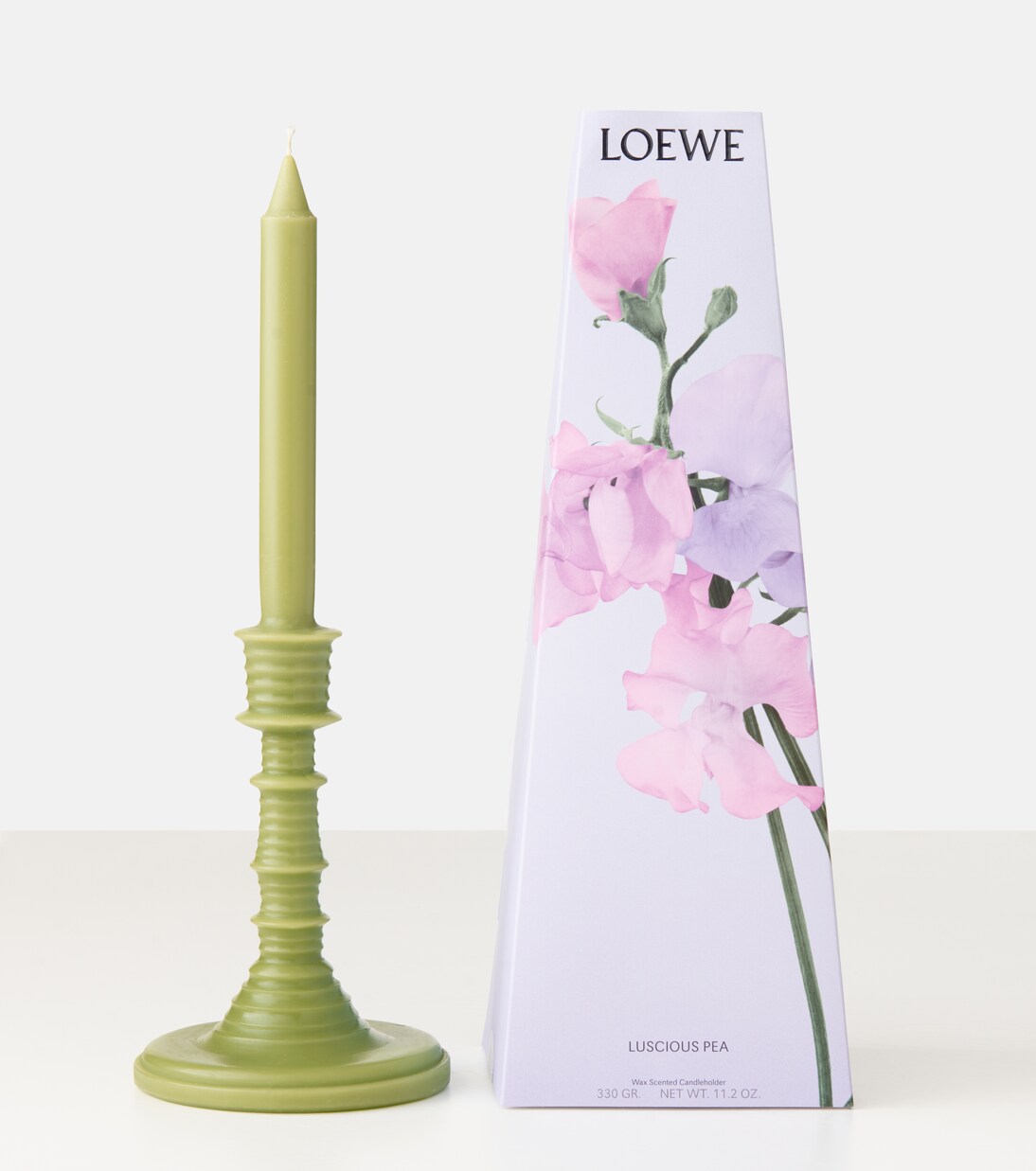 Luscious Pea scented wax candle holder in green Loewe Home Scents