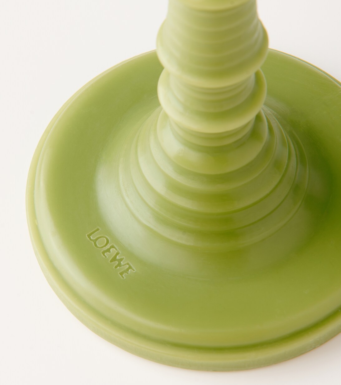 Luscious Pea scented wax candle holder in green Loewe Home Scents