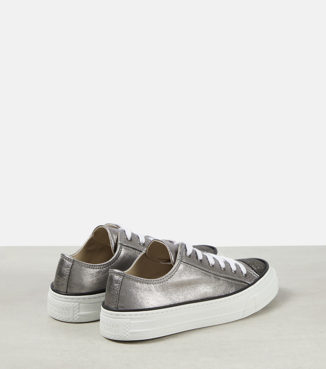 Verzierte Sneakers aus Metallic-Leder in Silber - Brunello 