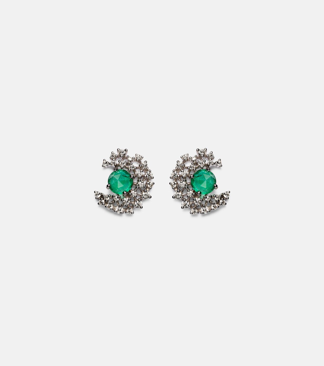 Scatter 18kt white gold earrings with diamonds and emeralds in 