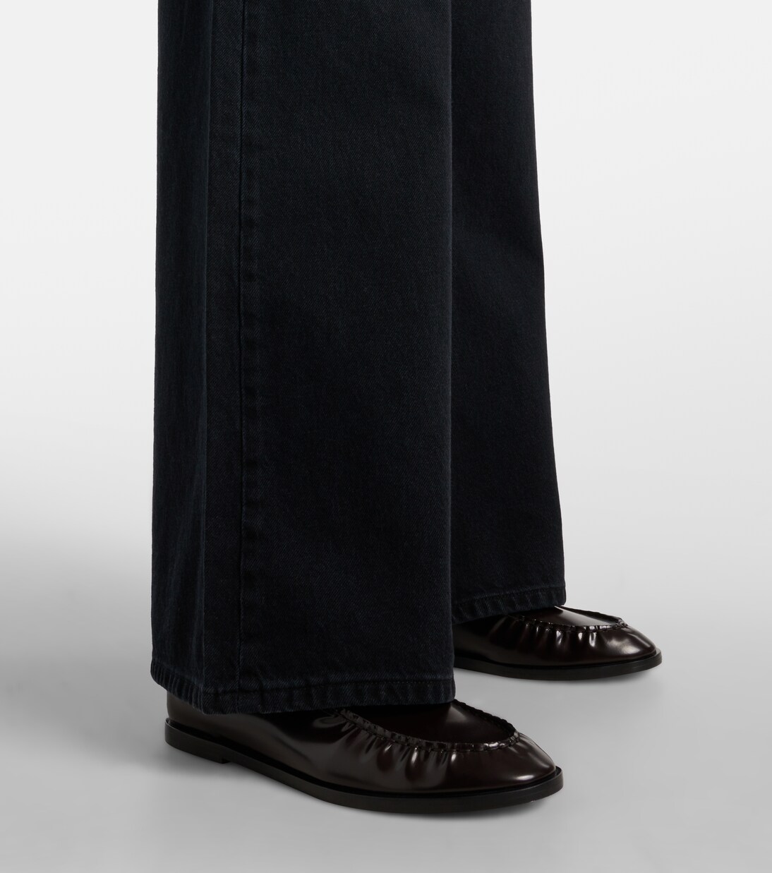 Flared High Rise Jeans - Black