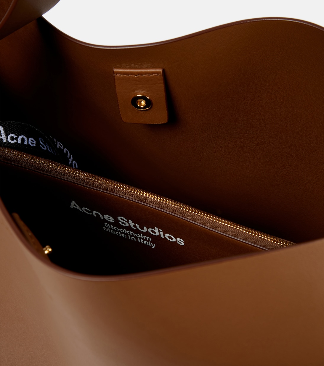 Schultertasche Musubi Medium aus Leder in Braun - Acne Studios 