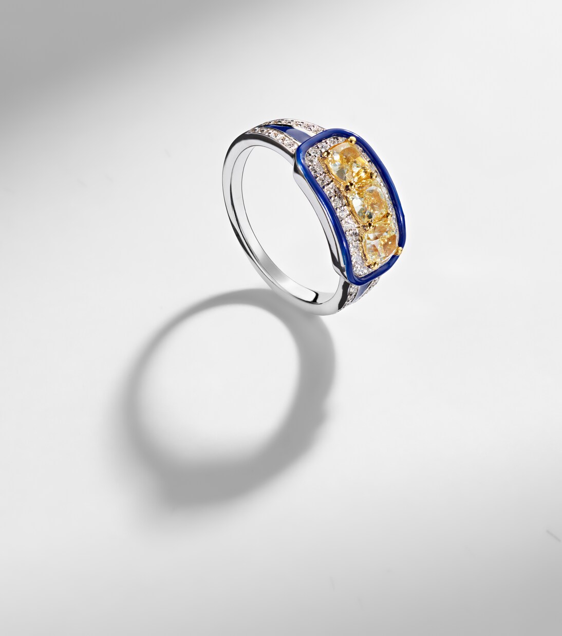 Ring Trio Cushion aus 18kt Weißgold und Emaille mit Diamanten in 