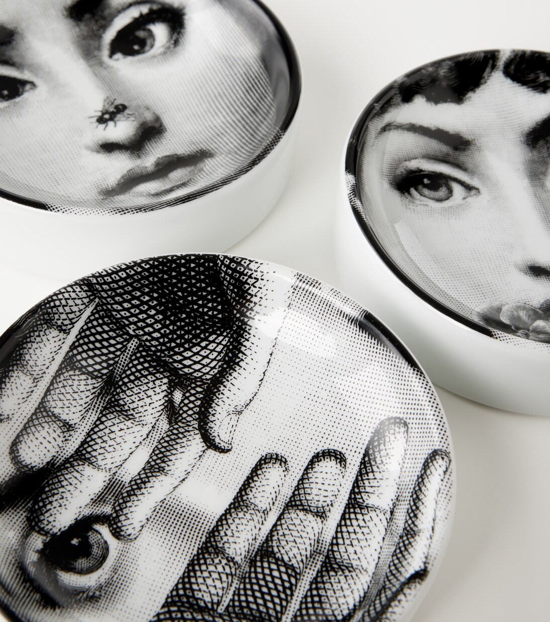 Tema E Variazioni N.137 porcelain ashtray in multicoloured Fornasetti