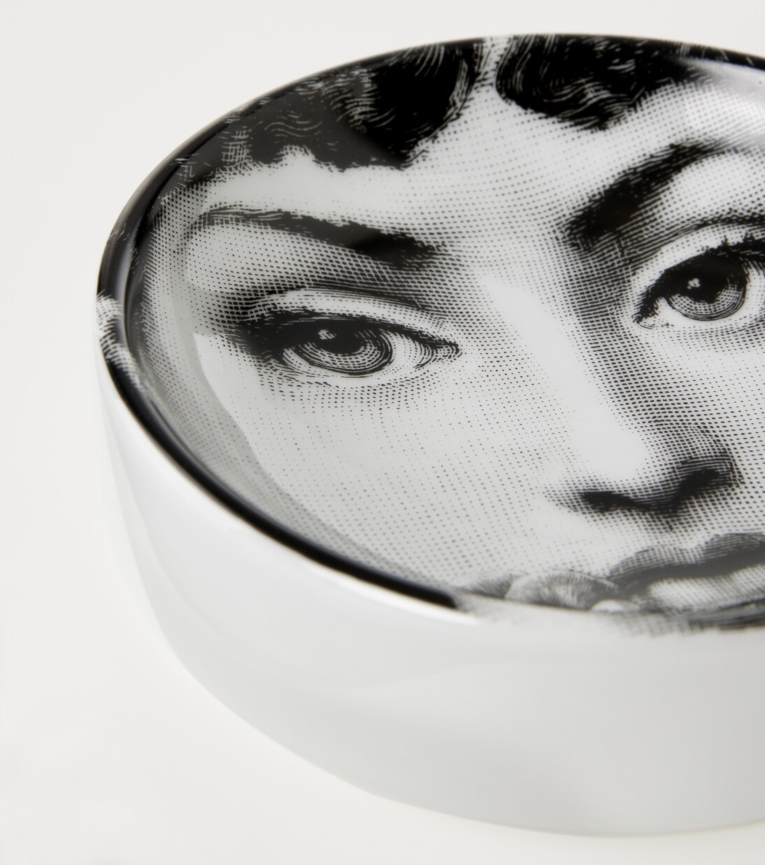 Tema E Variazioni N.137 porcelain ashtray in multicoloured Fornasetti