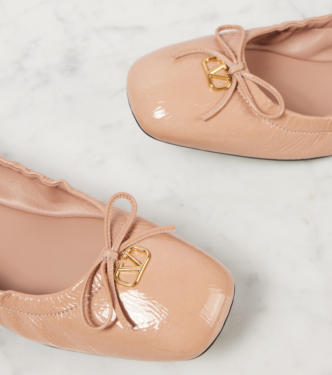 Black VLogo Signature Ballerina Flats in Nappa Leather