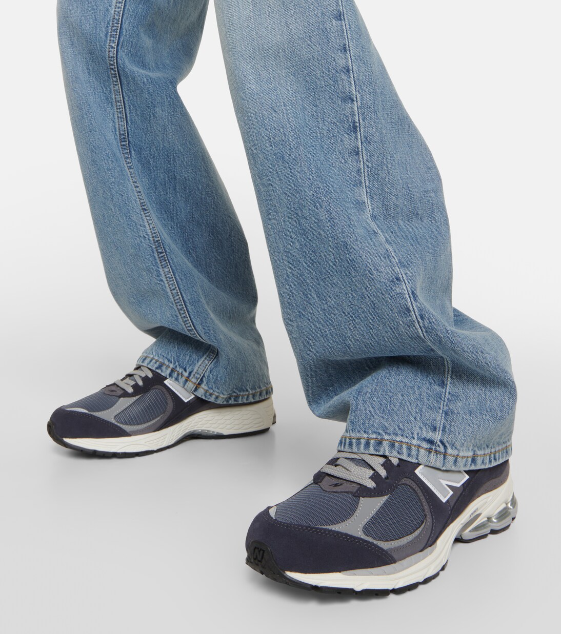 Sneakers 2002R aus Veloursleder und Mesh in Grau - New Balance  