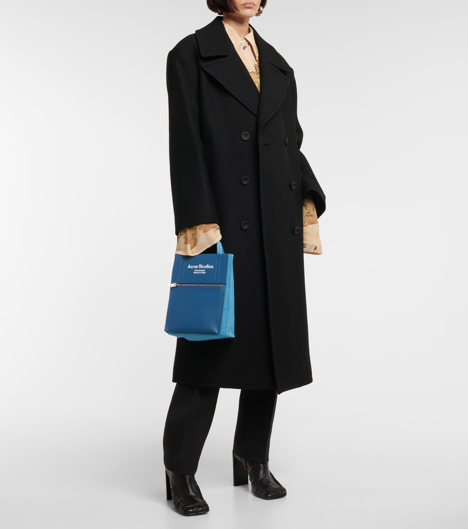 Combat the cold effortlessly with the Osila coat from Acne Studios. This piece is made from virgin wool and is designed to have an extremely oversized fit.