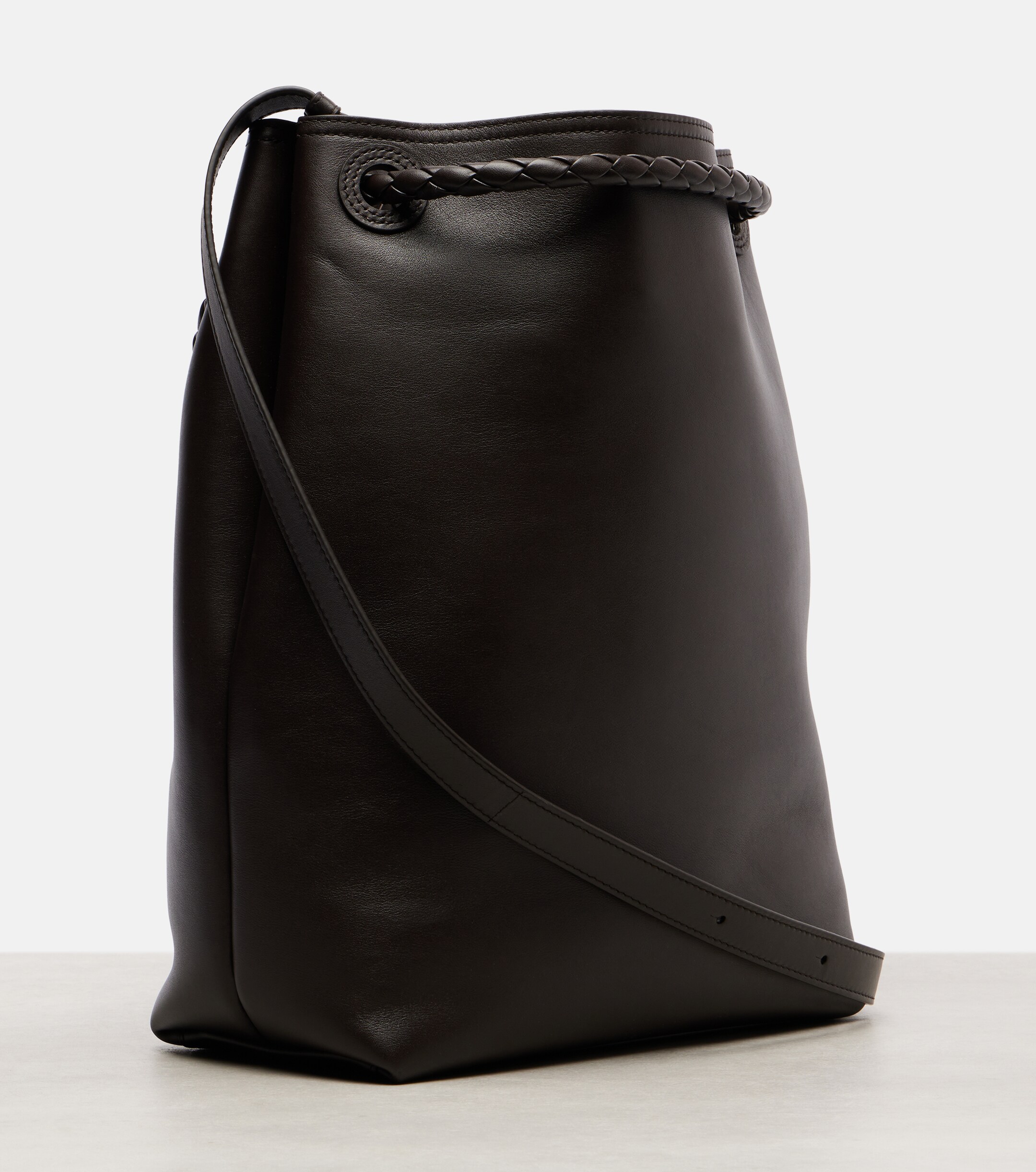 Bottega Veneta Andiamo Small leather bucket bag