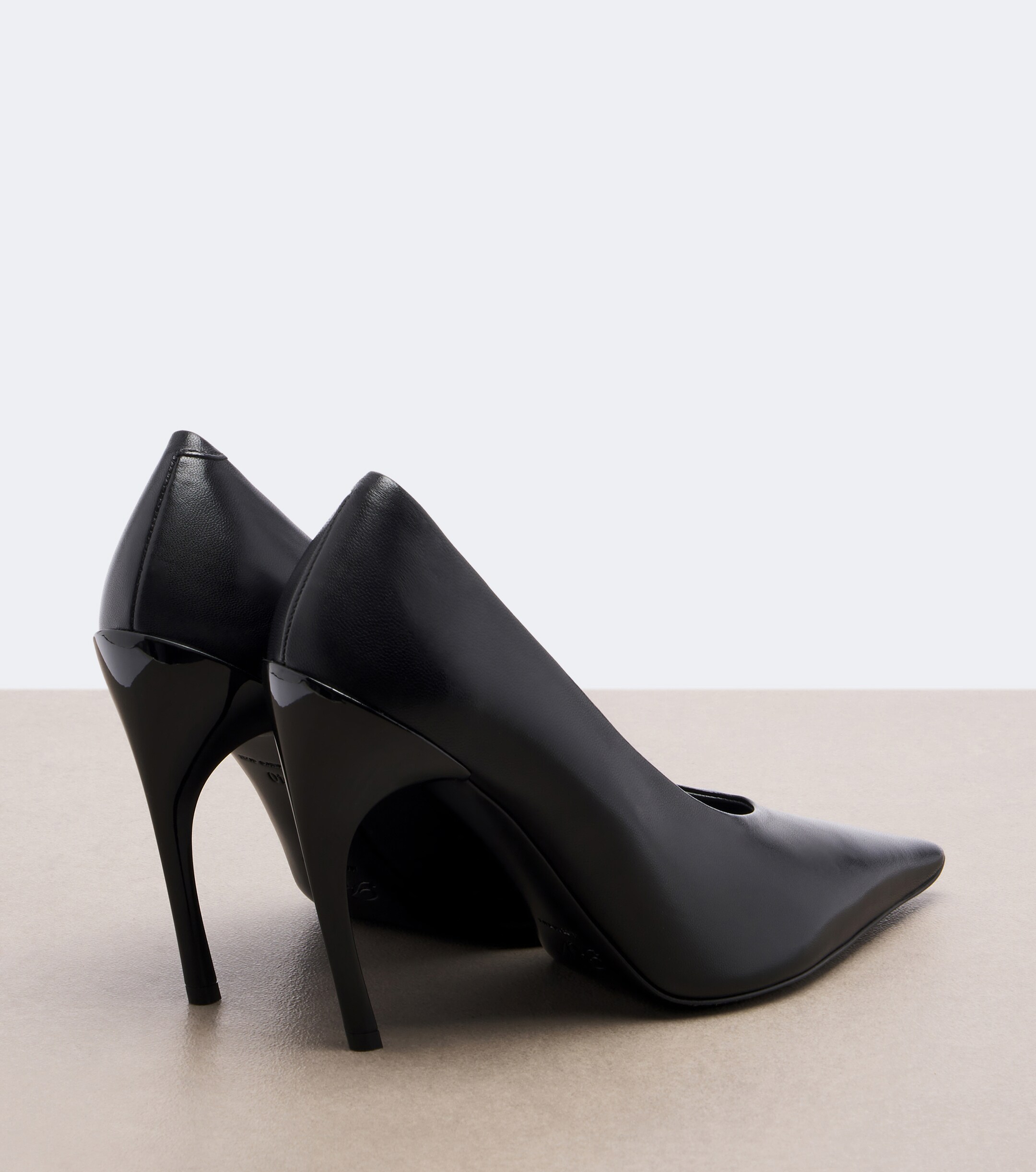 ROGER VIVIER Roger Vivier Choc leather pumps