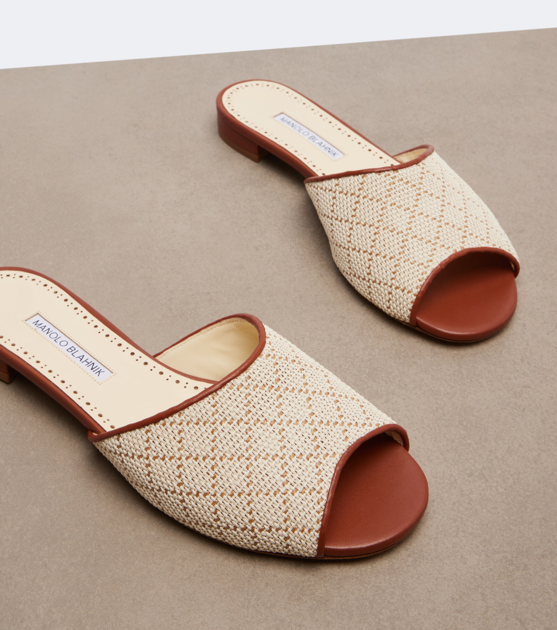MANOLO BLAHNIK Manolo Blahnik Smirna raffia-effect slides