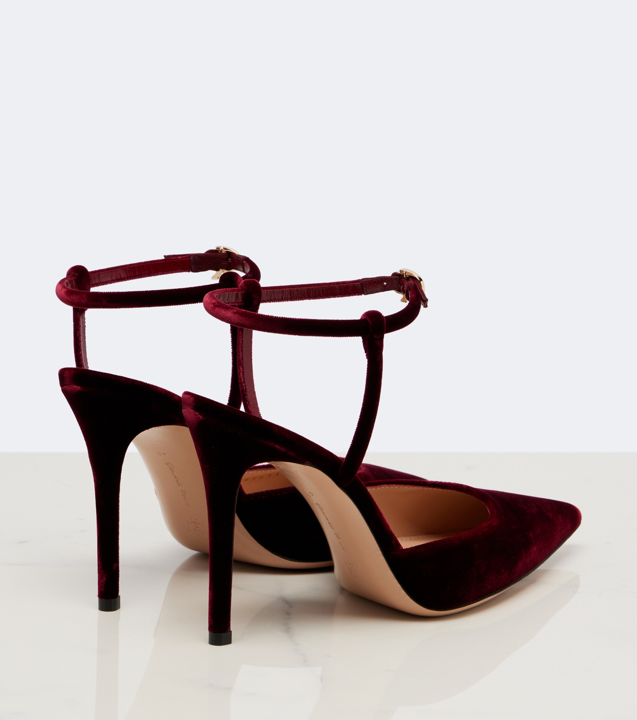 GIANVITO ROSSI Gianvito Rossi Velvet pumps