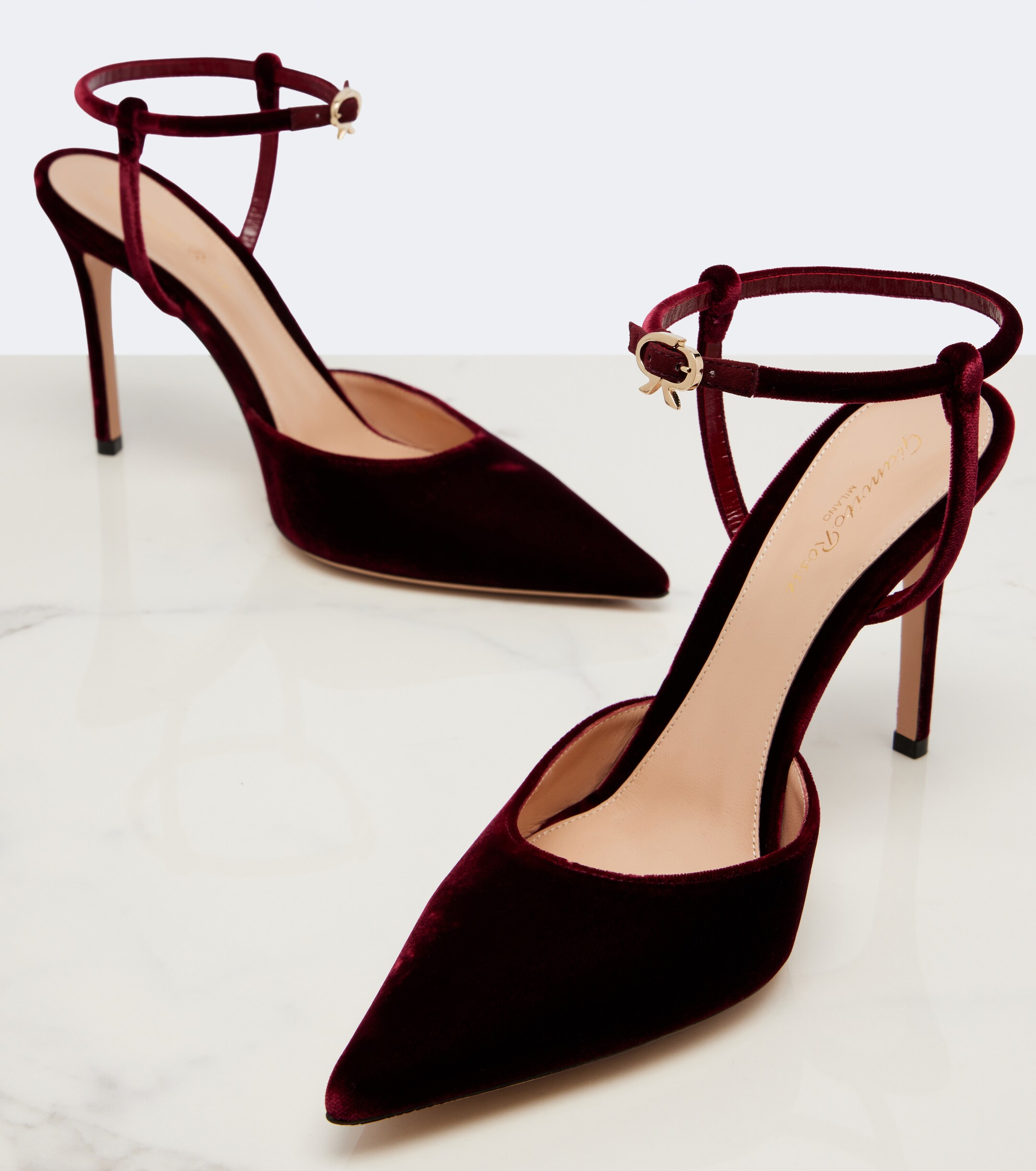 GIANVITO ROSSI Gianvito Rossi Velvet pumps