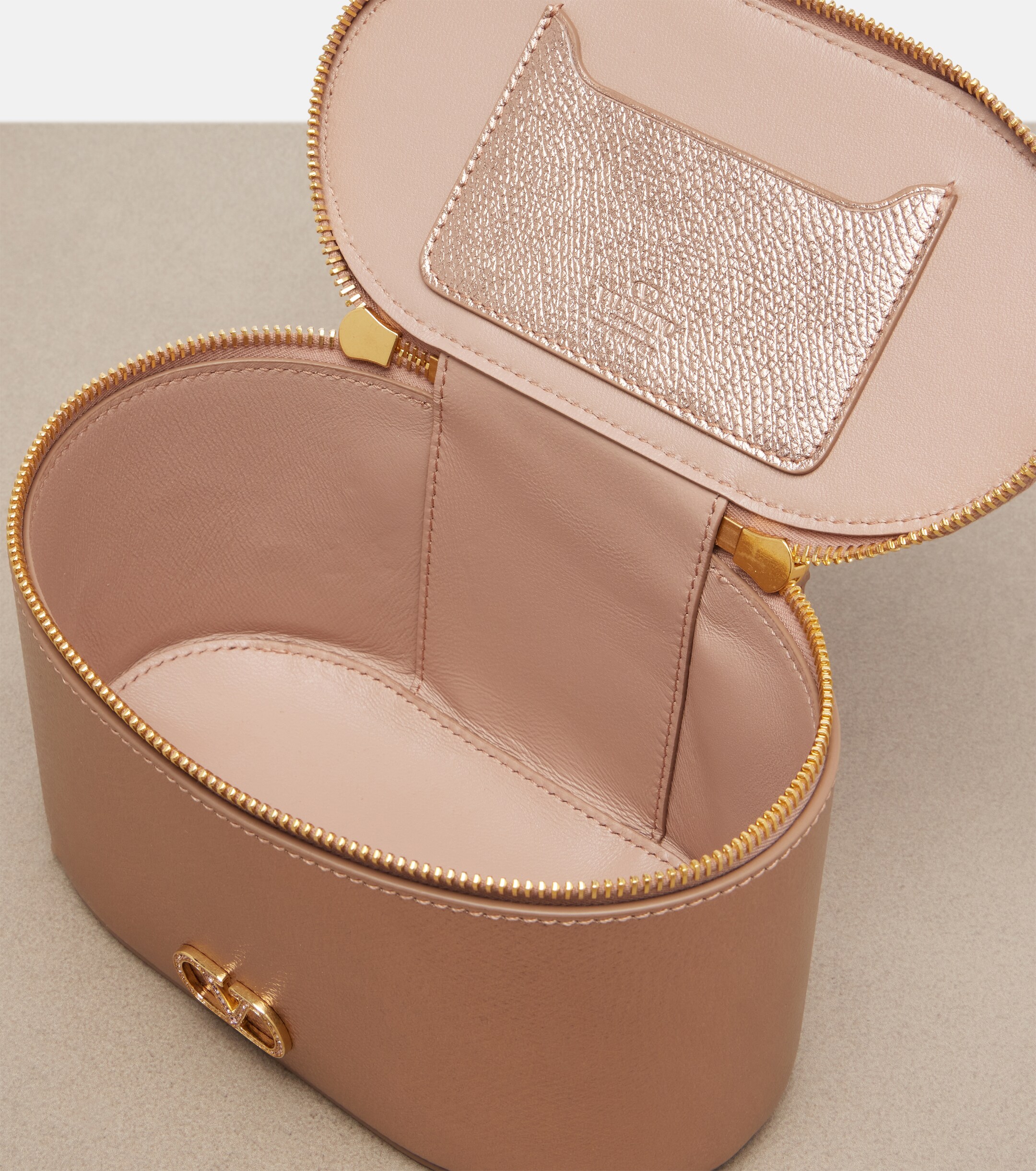 Valentino Garavani Vlogo Small leather top handle bag thumbnail