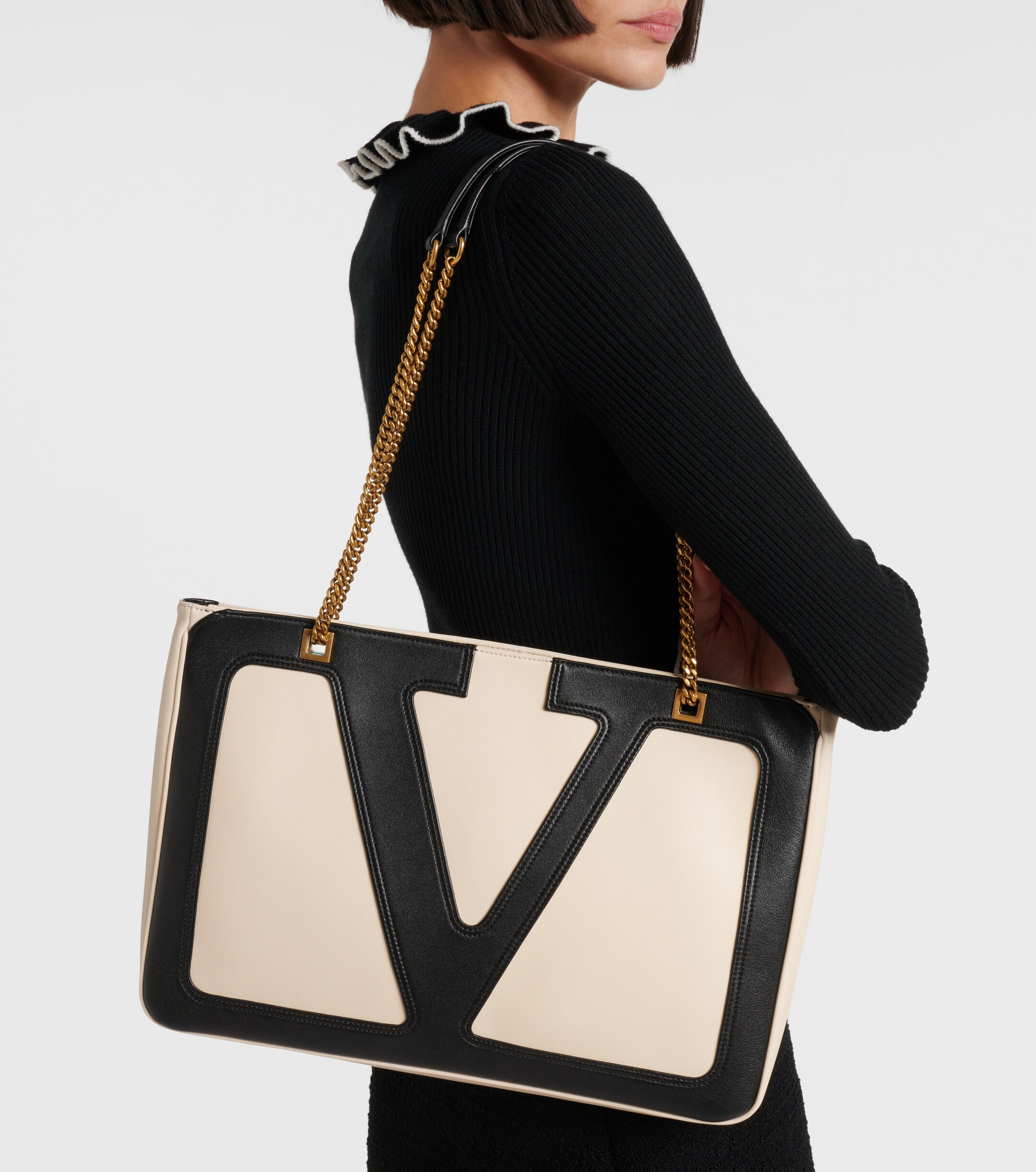 Valentino Garavani Viva Superstar Medium leather tote bag thumbnail