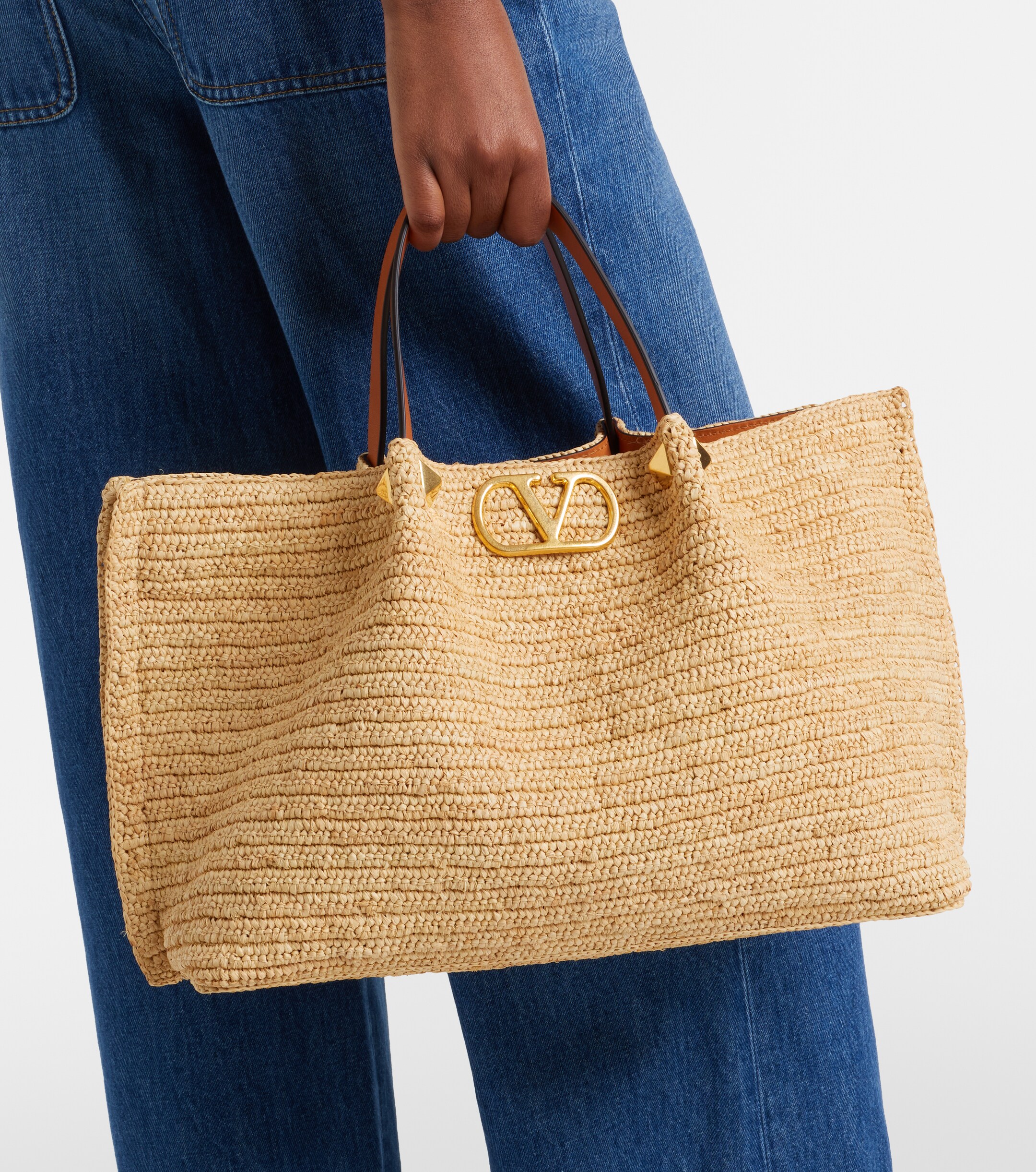 Valentino Garavani VLogo Medium raffia tote bag thumbnail