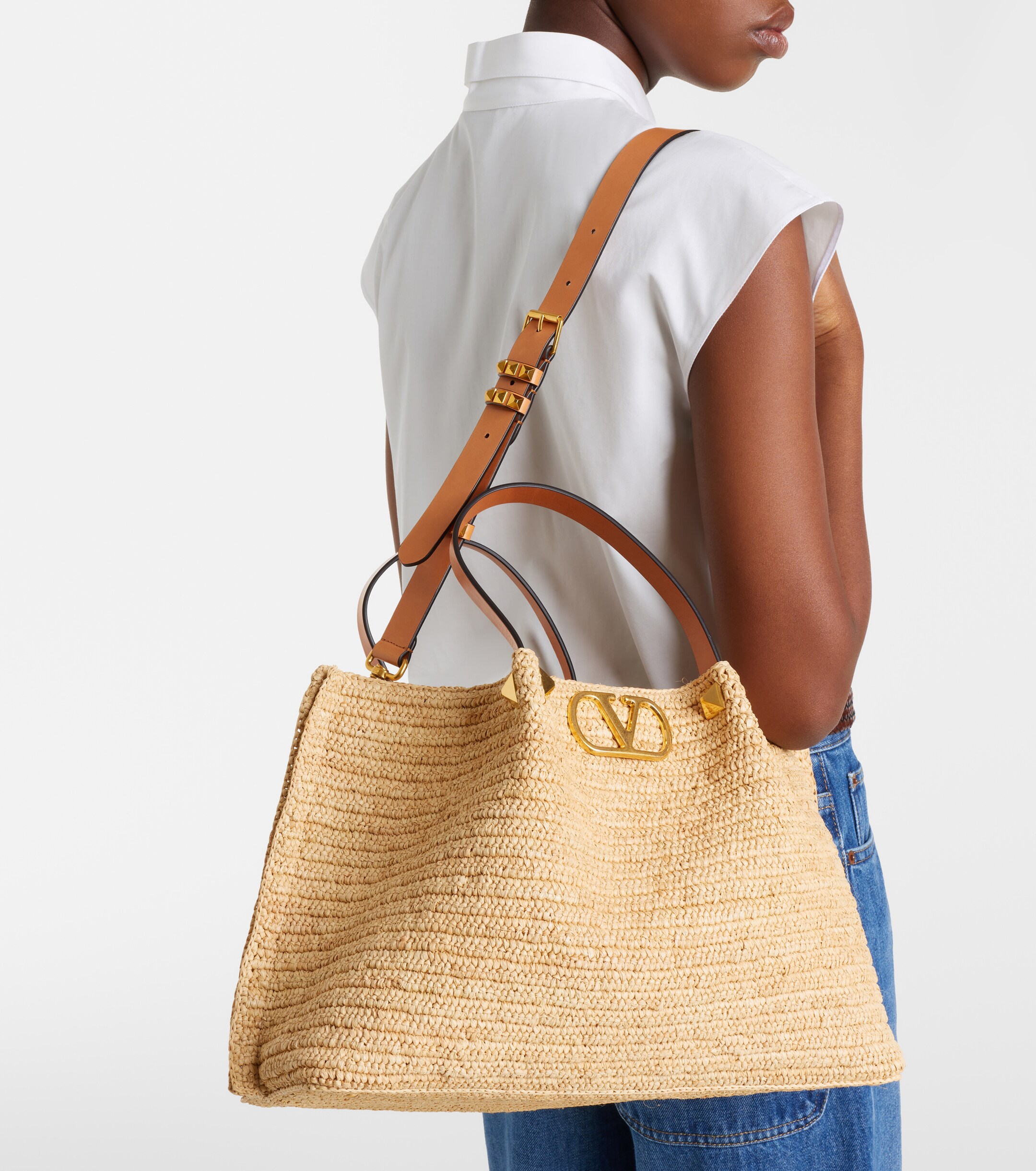Valentino Garavani VLogo Medium raffia tote bag thumbnail