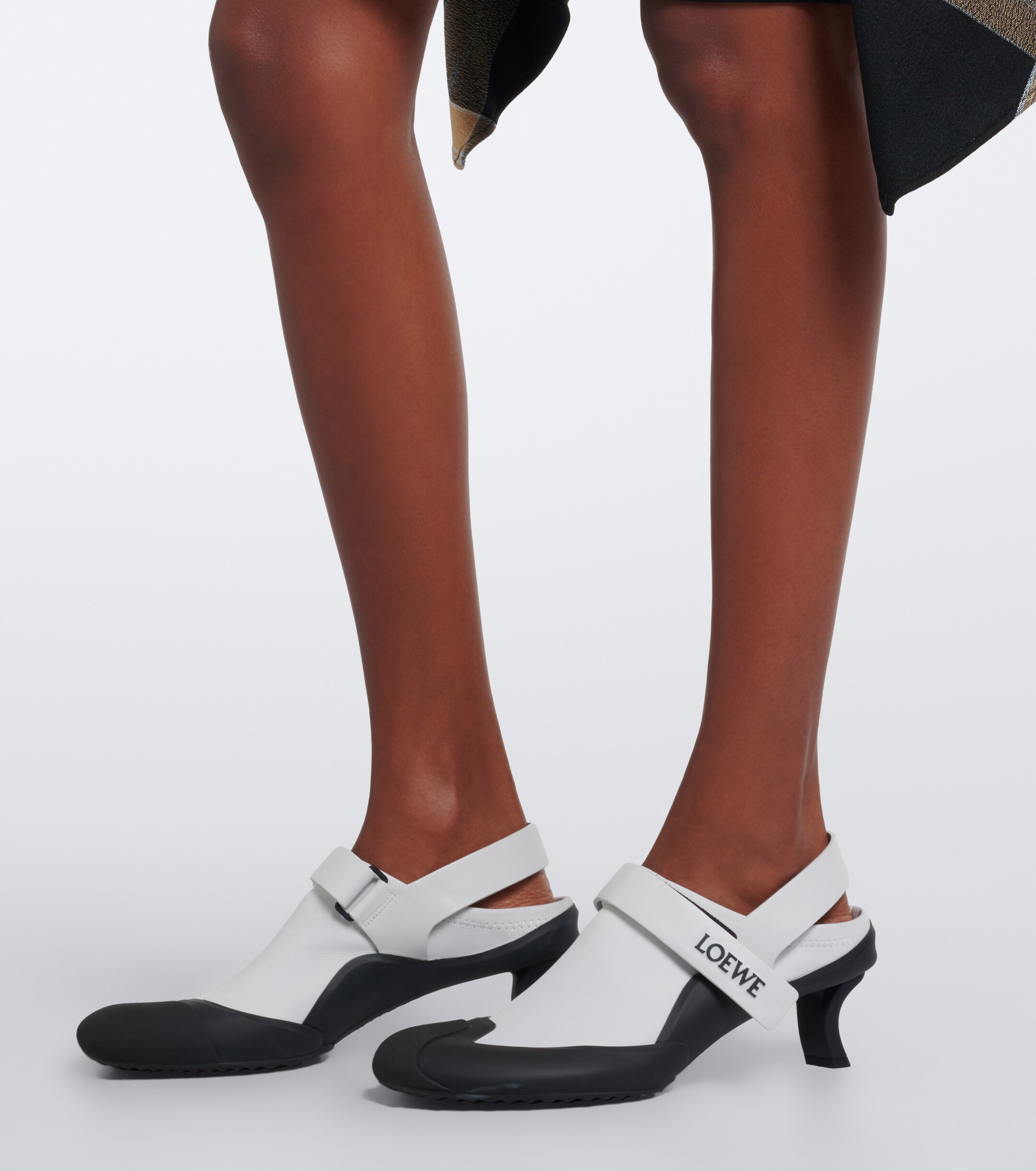 Loewe Loewe Dive Slingback leather pumps