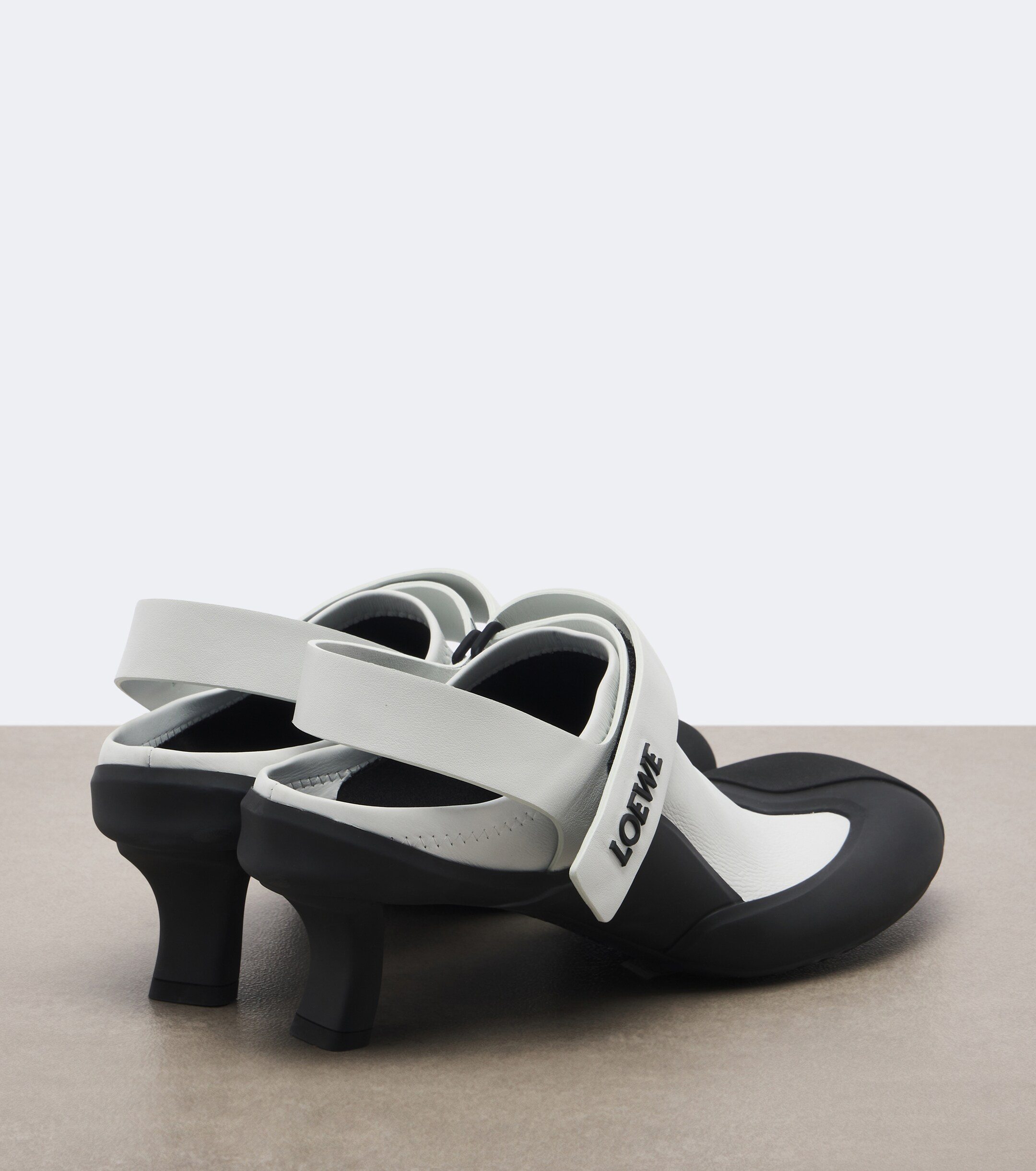 Loewe Loewe Dive Slingback leather pumps
