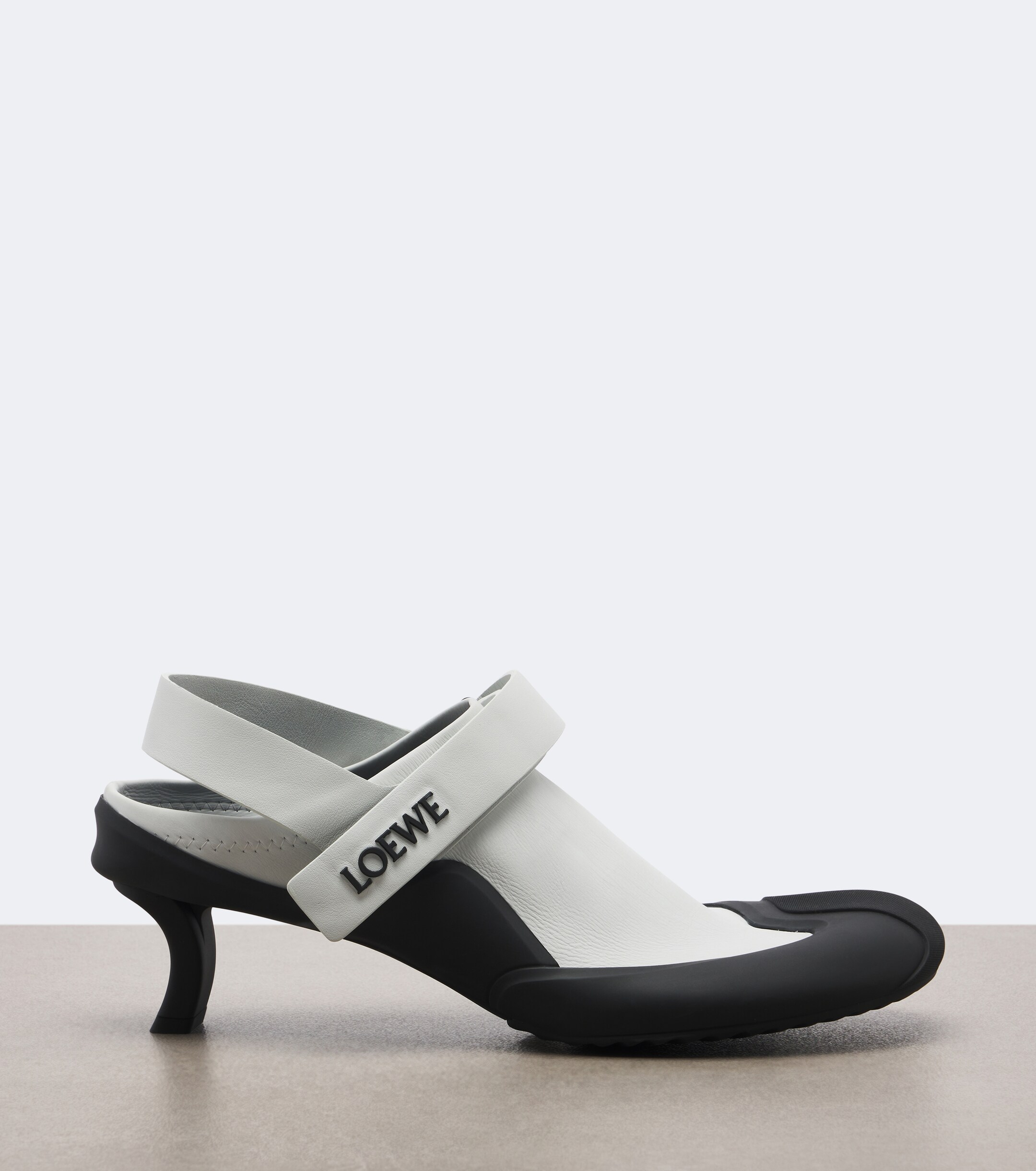 Loewe Loewe Dive Slingback leather pumps