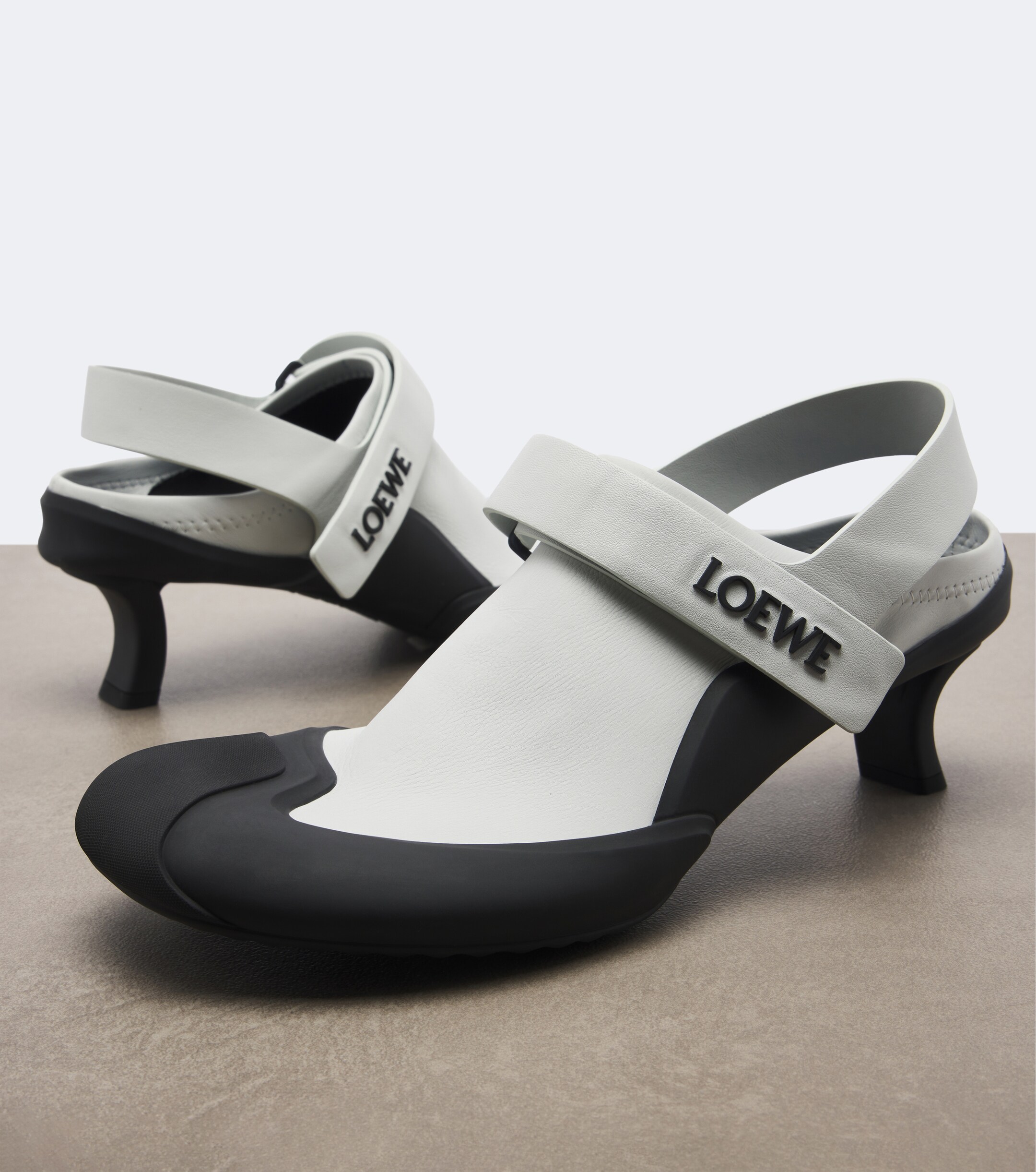 Loewe Loewe Dive Slingback leather pumps