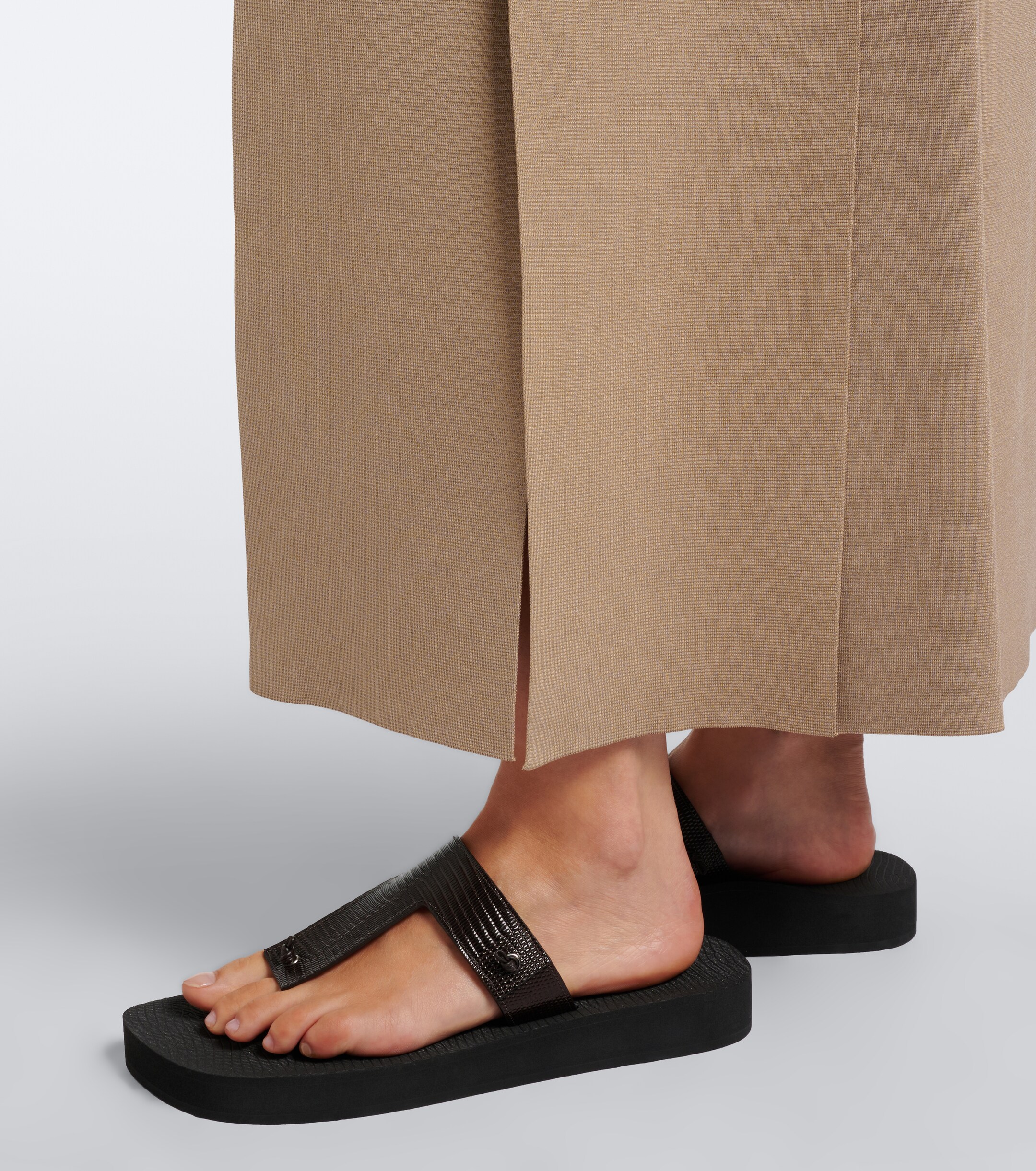 Christen Christen Edge leather thong sandals
