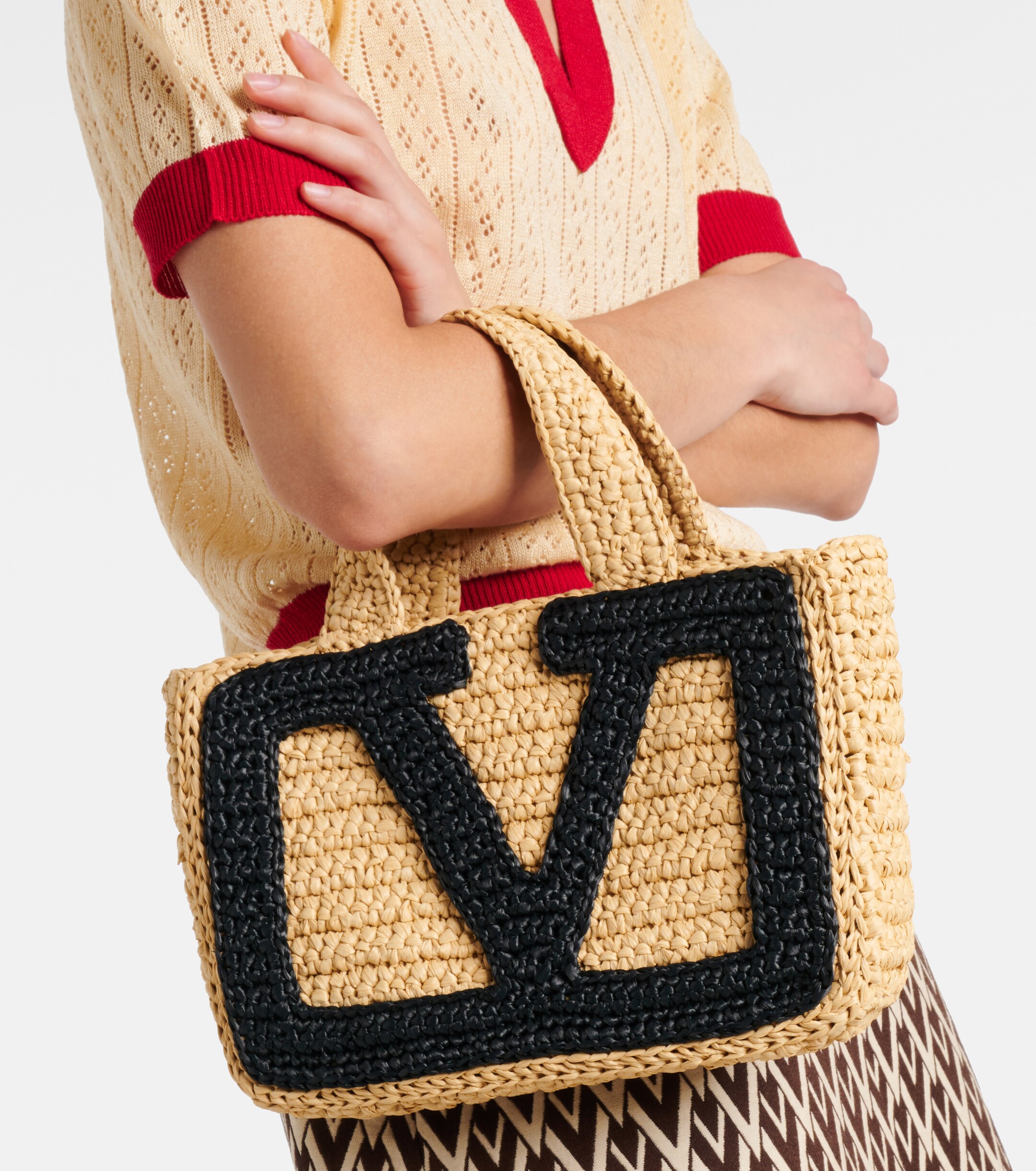 Valentino Garavani Viva Superstar Small raffia tote bag thumbnail