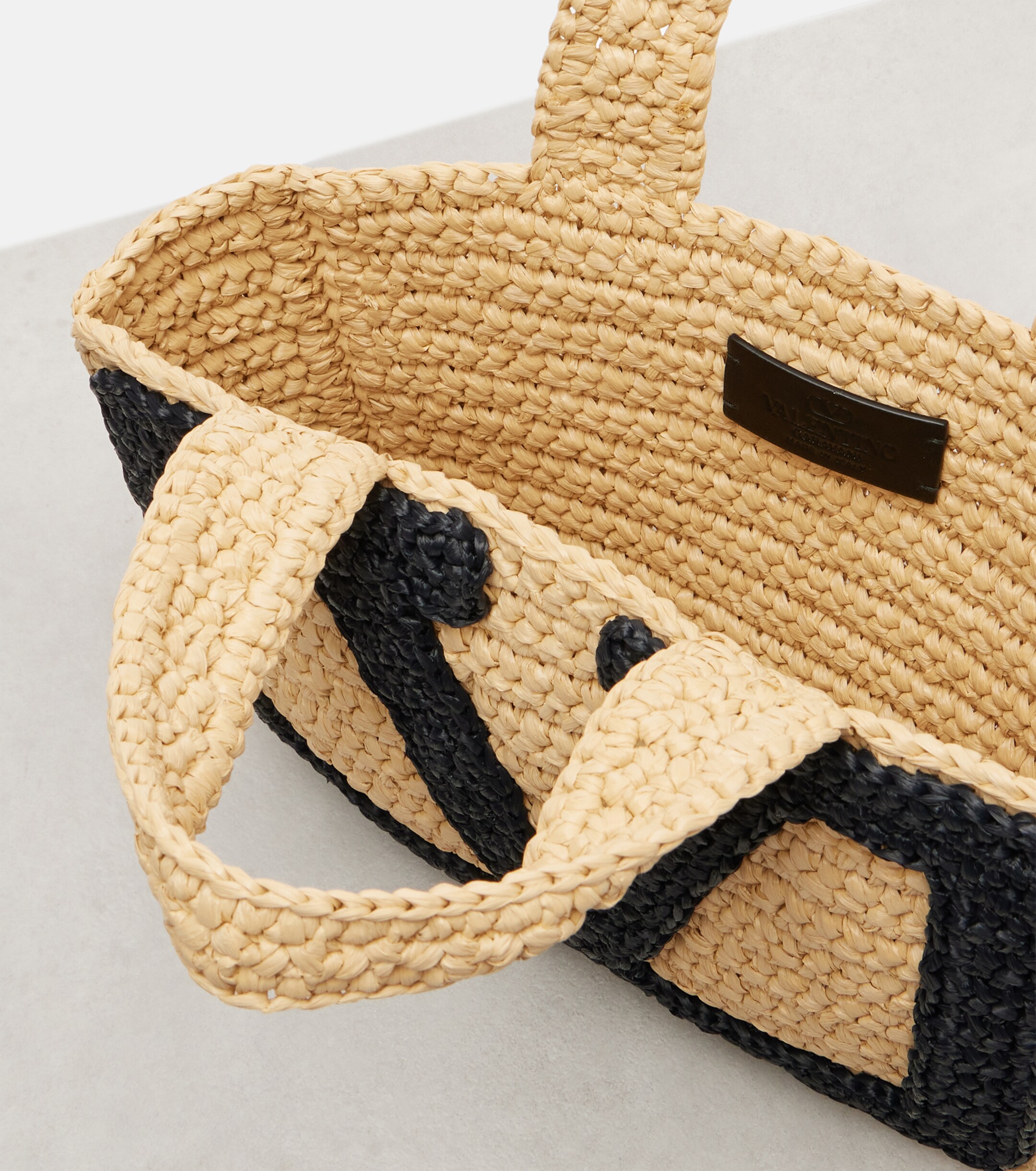 Valentino Garavani Viva Superstar Small raffia tote bag thumbnail