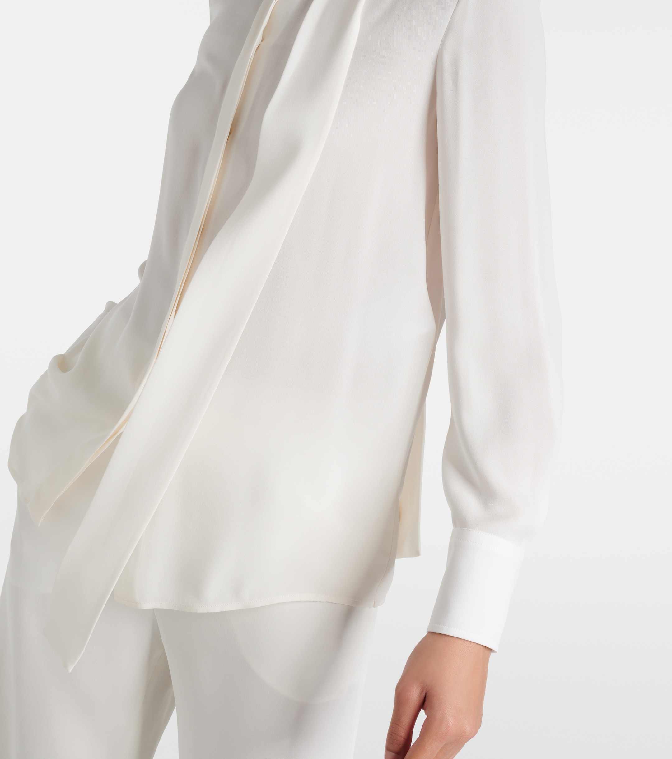 Valentino Garavani Valentino Garavani Bow-tie neck silk georgette blouse