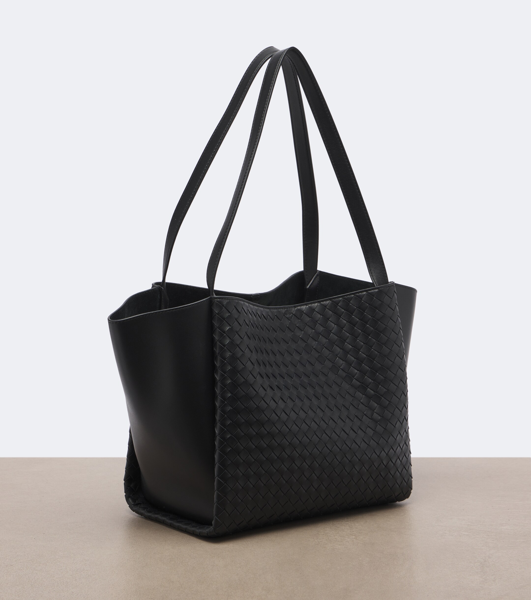 Bottega Veneta Bottega Veneta Corso Intrecciato leather tote bag