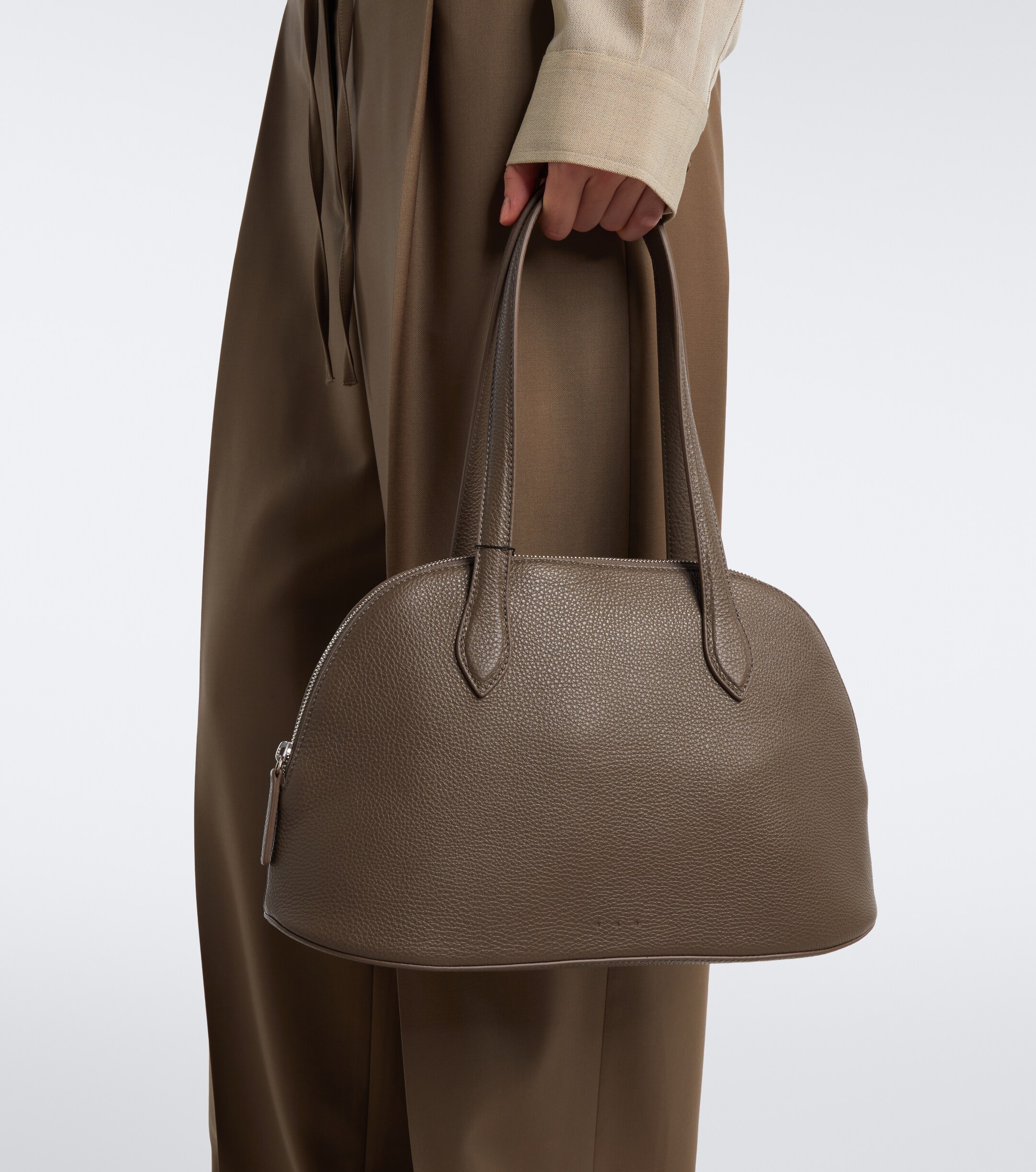 AESTHER EKME Aesther Ekme Cosmo Soft Medium leather bowling bag