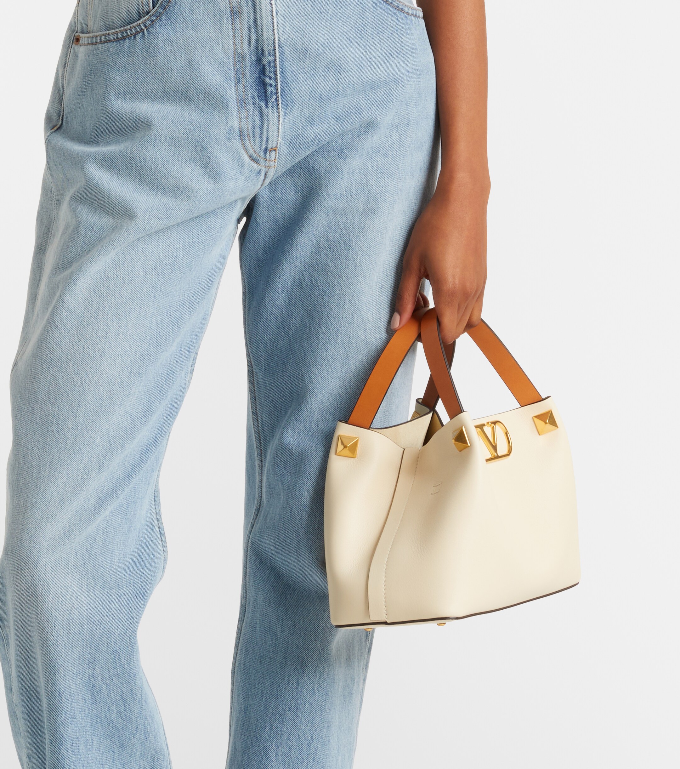 Valentino Garavani VLogo Small leather top-handle bag thumbnail
