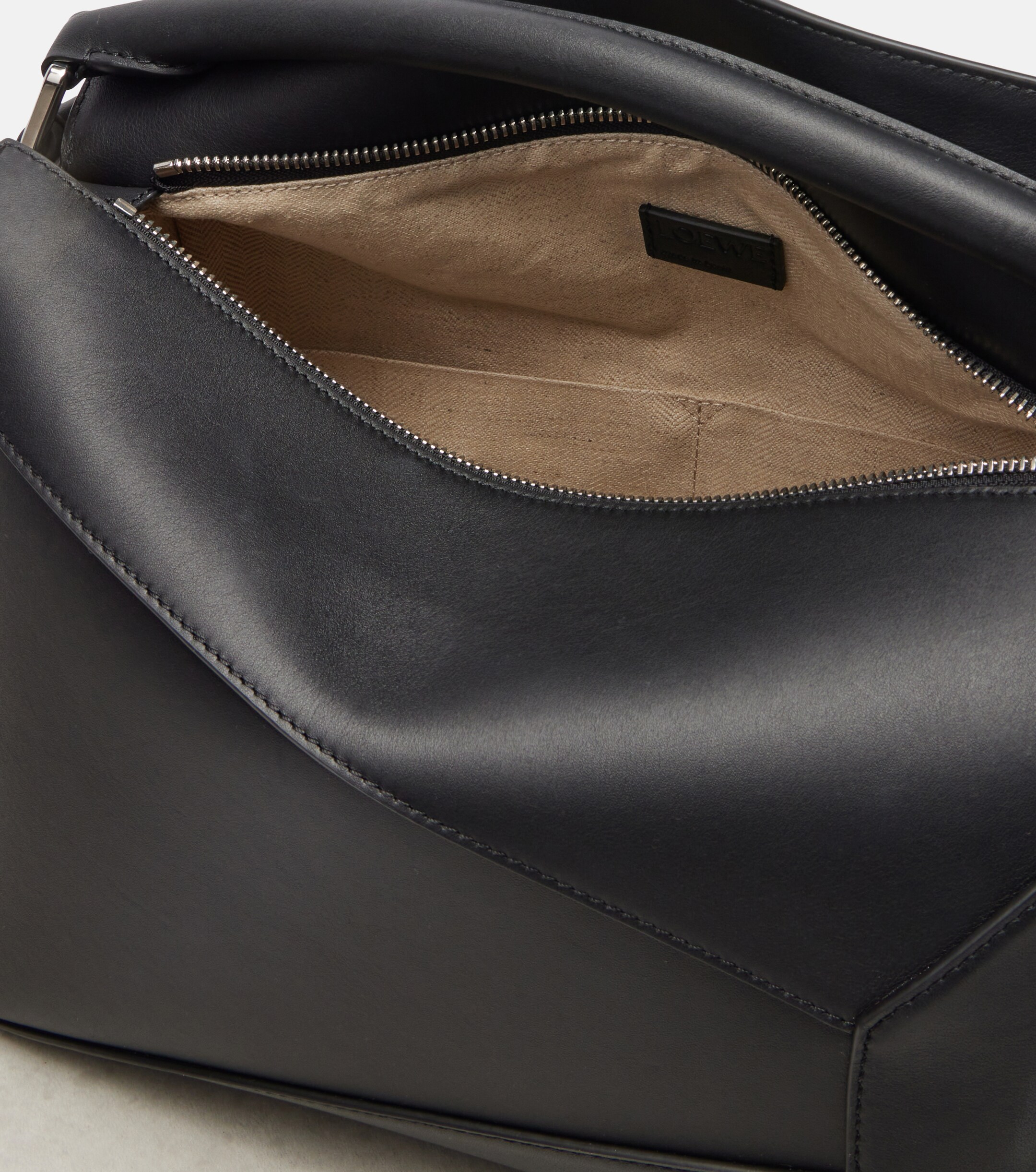 Loewe Loewe Puzzle Edge Medium leather top-handle bag