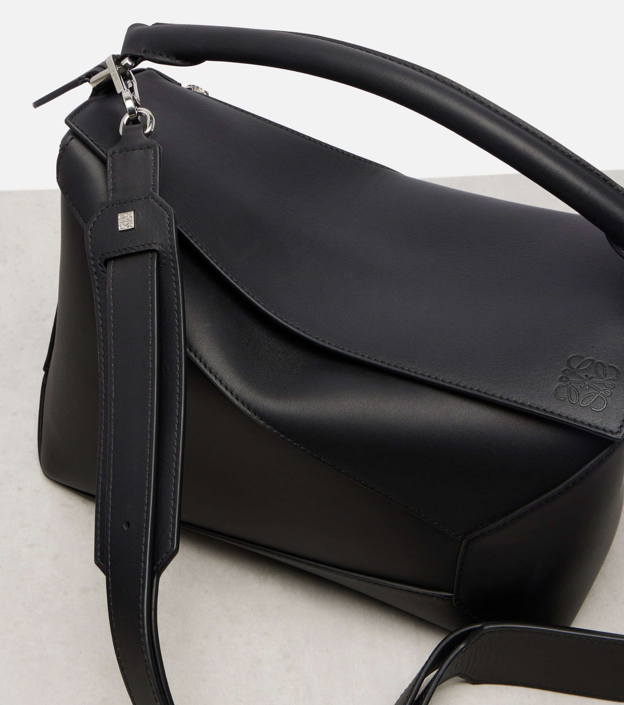 Loewe Loewe Puzzle Edge Medium leather top-handle bag