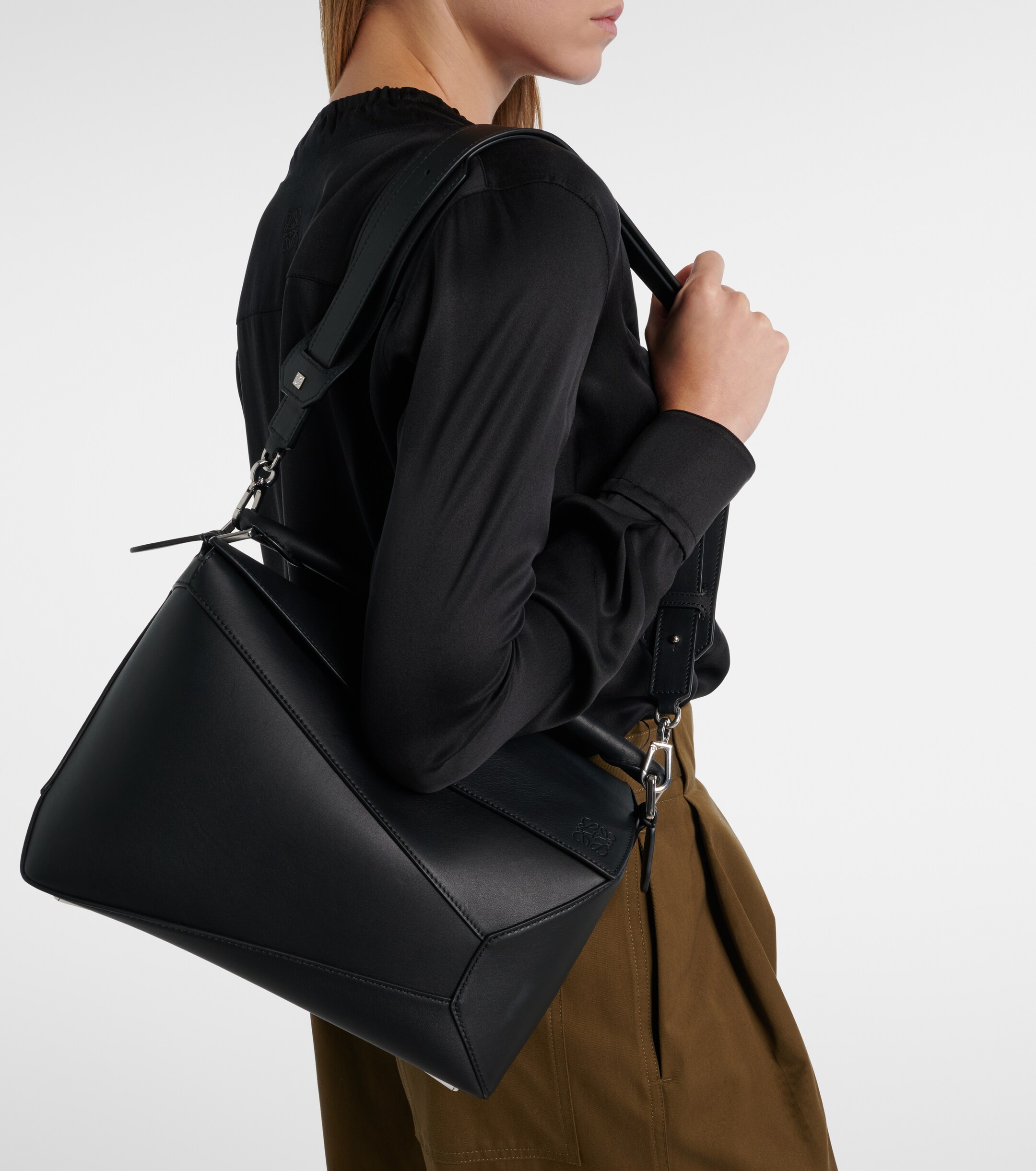 Loewe Loewe Puzzle Edge Medium leather top-handle bag